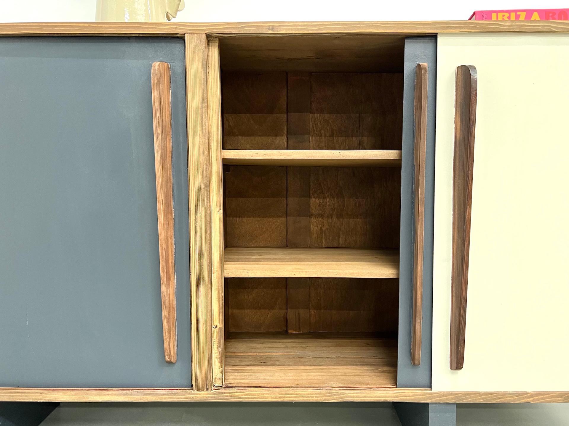 Credenza francese in pino, stile Perriand / Prouvé - circa 1950 in vendita 4