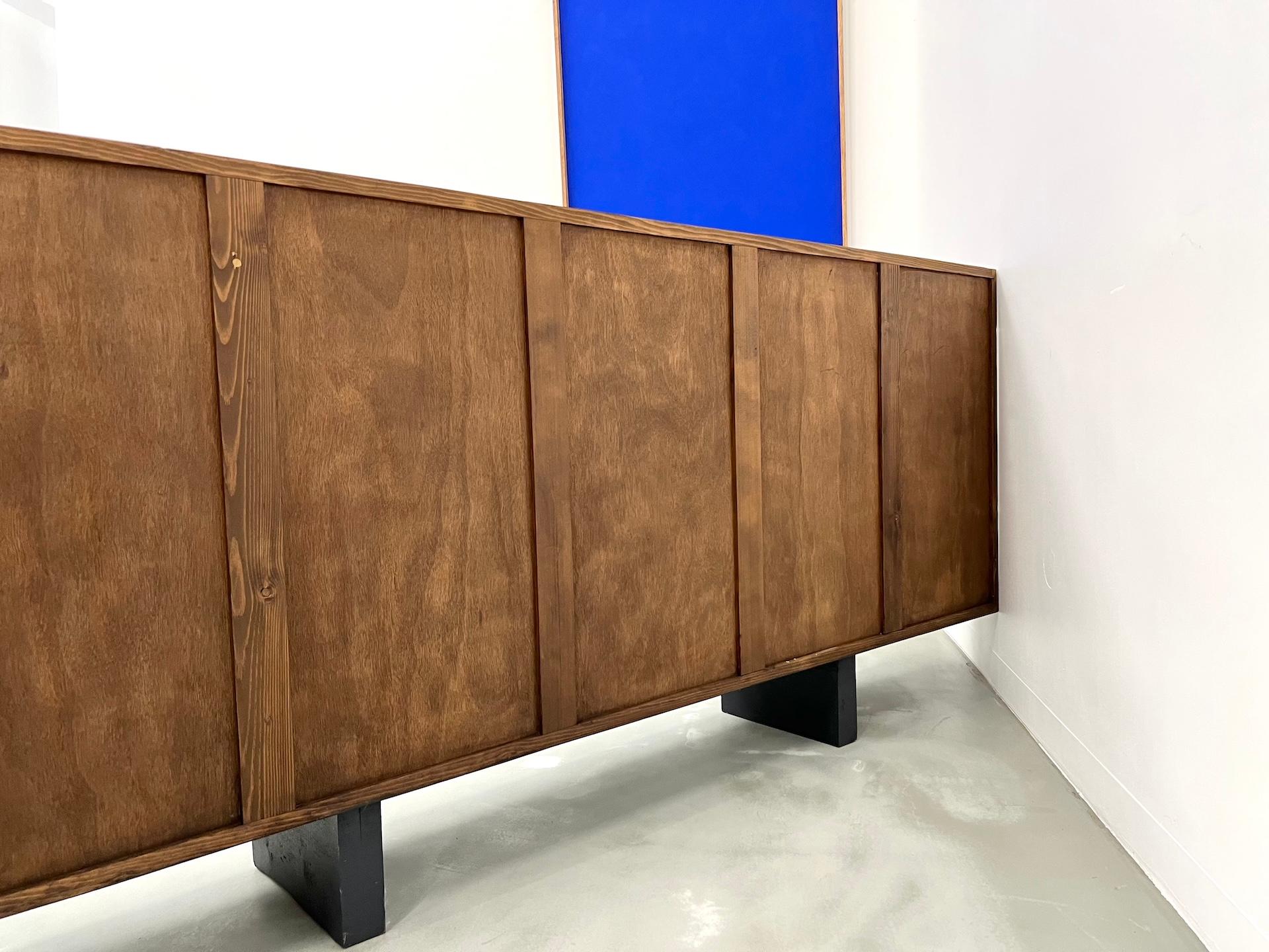 Credenza francese in pino, stile Perriand / Prouvé - circa 1950 in vendita 12