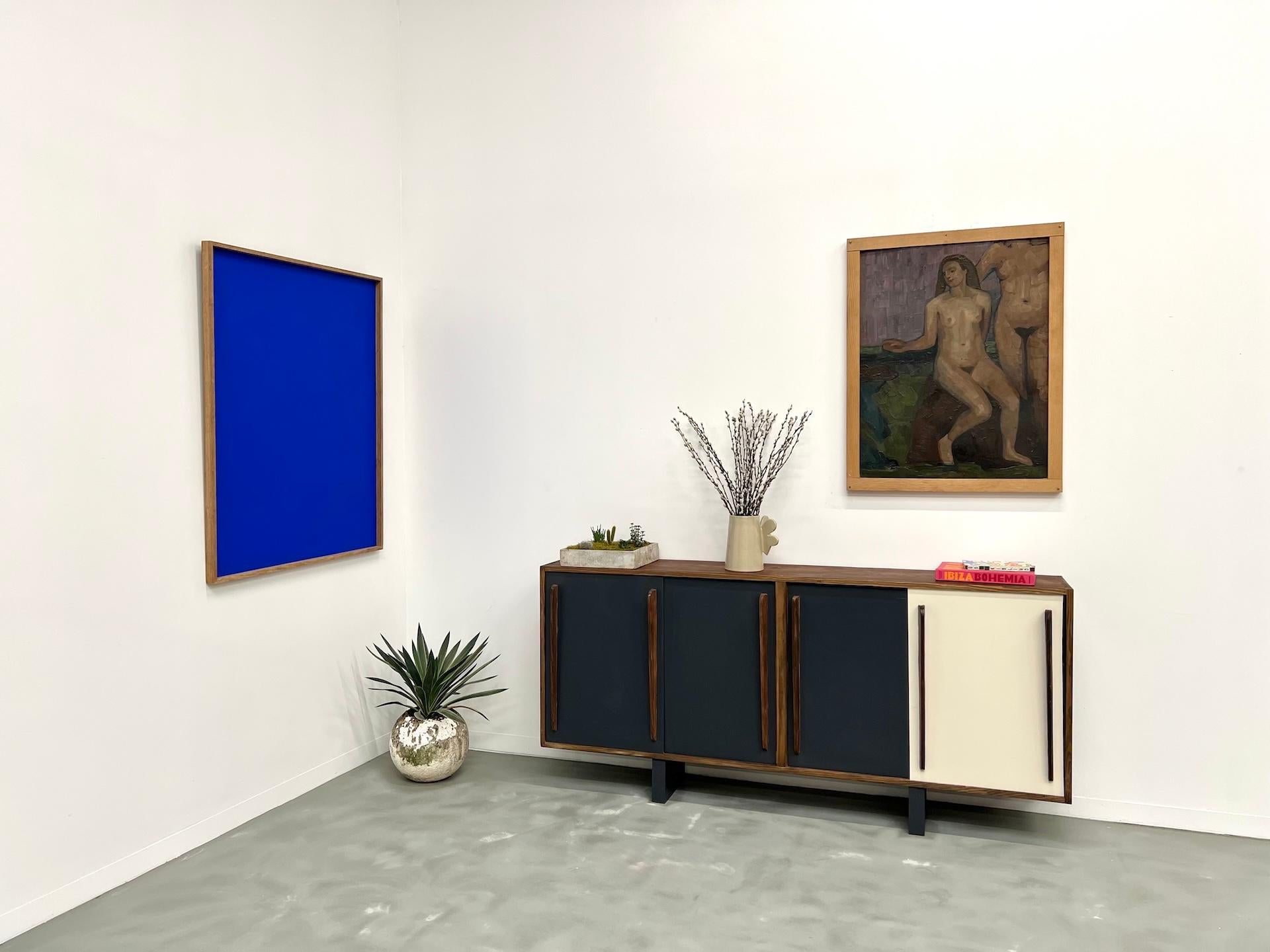 Credenza francese in pino, stile Perriand / Prouvé - circa 1950

Questa elegante credenza francese a quattro ante cattura perfettamente lo spirito funzionalista degli anni '50, riecheggiando l'estetica di Charlotte Perriand e Jean Prouvé. Realizzato