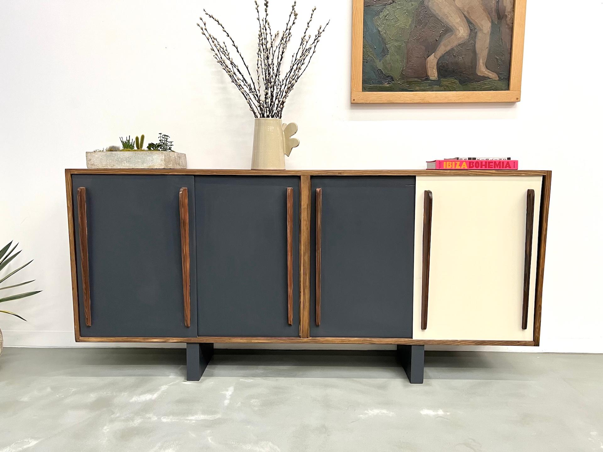 Francese Credenza francese in pino, stile Perriand / Prouvé - circa 1950 in vendita