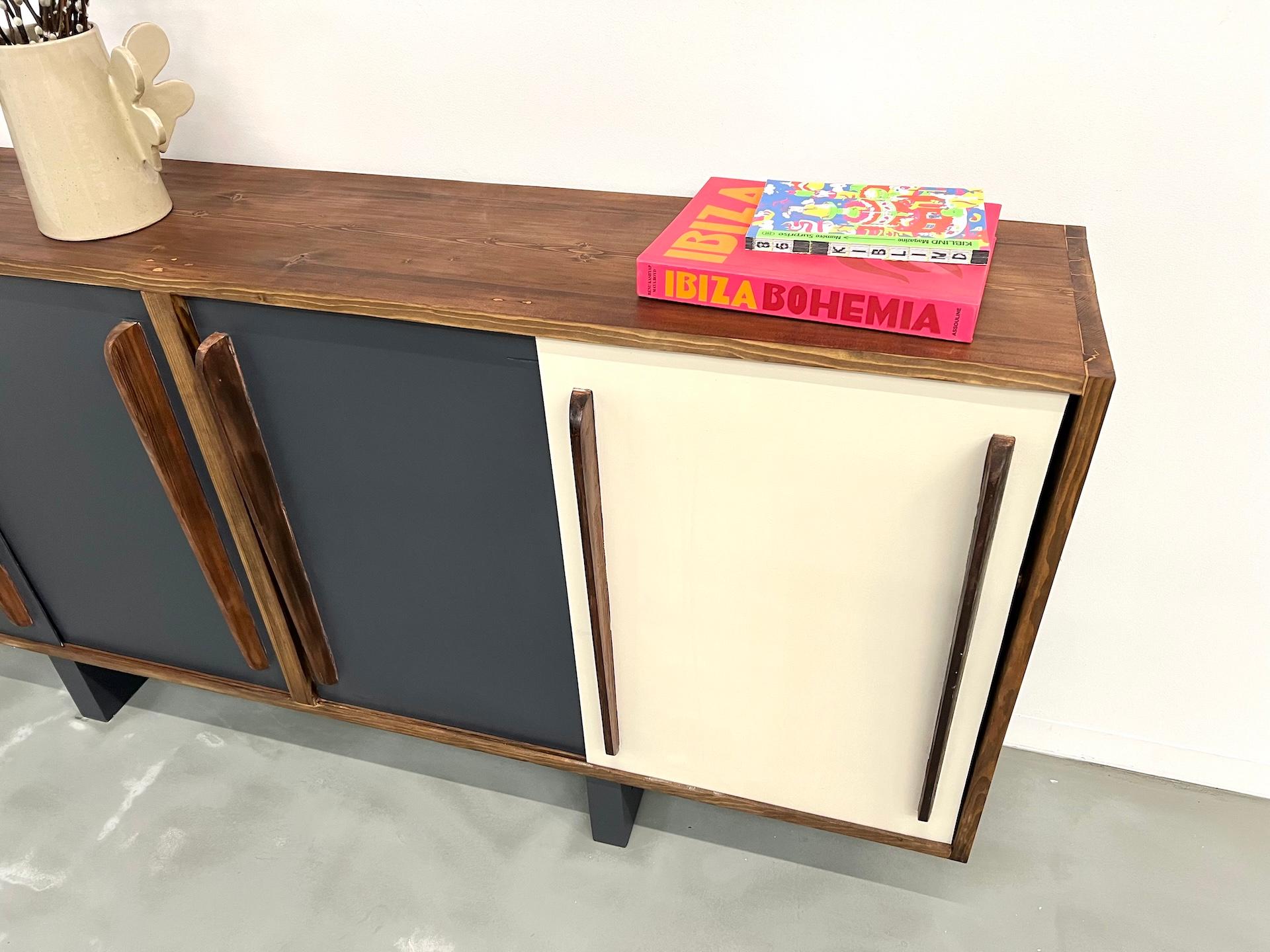 Credenza francese in pino, stile Perriand / Prouvé - circa 1950 In condizioni buone in vendita a LYON, FR