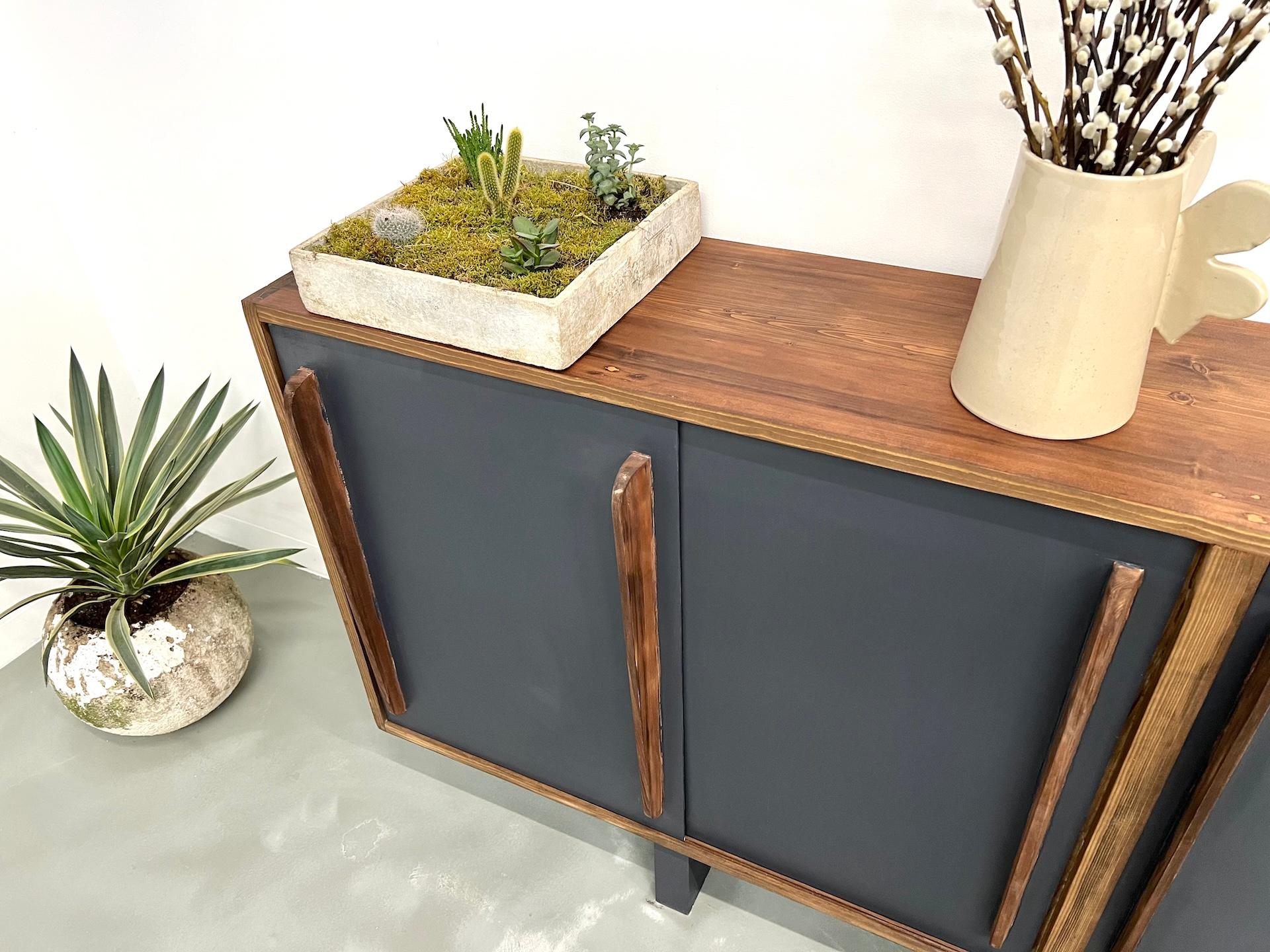 Metà XX secolo Credenza francese in pino, stile Perriand / Prouvé - circa 1950 in vendita