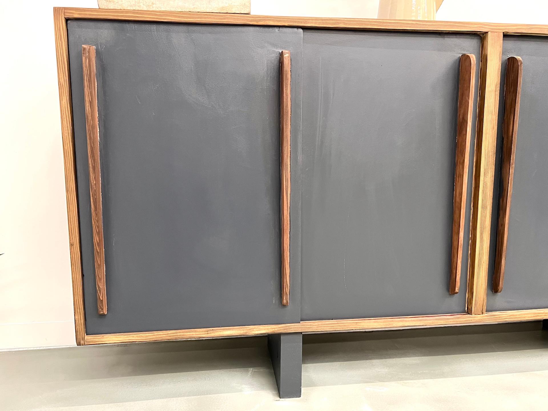 Credenza francese in pino, stile Perriand / Prouvé - circa 1950 in vendita 1