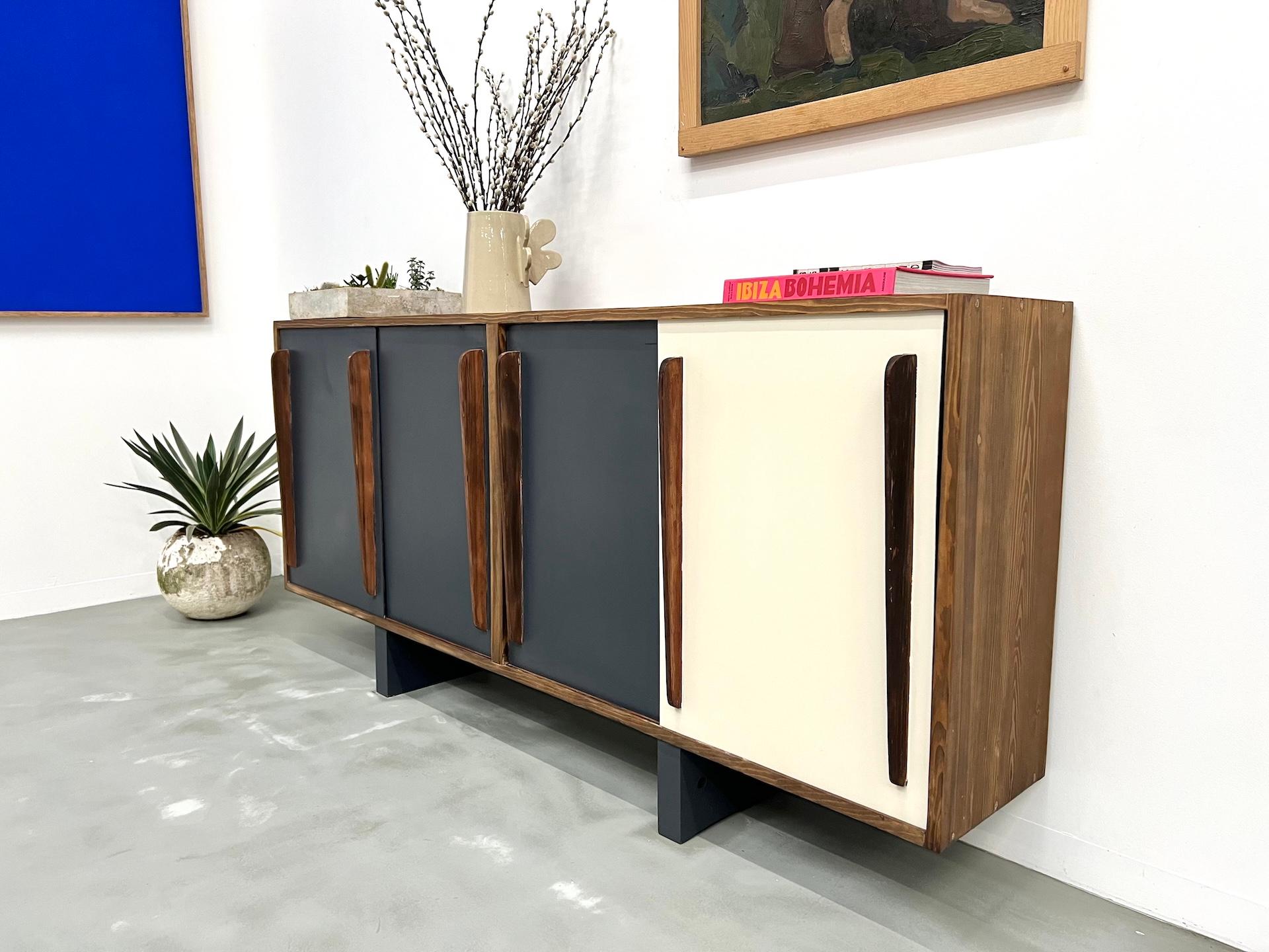 Credenza francese in pino, stile Perriand / Prouvé - circa 1950 in vendita 2