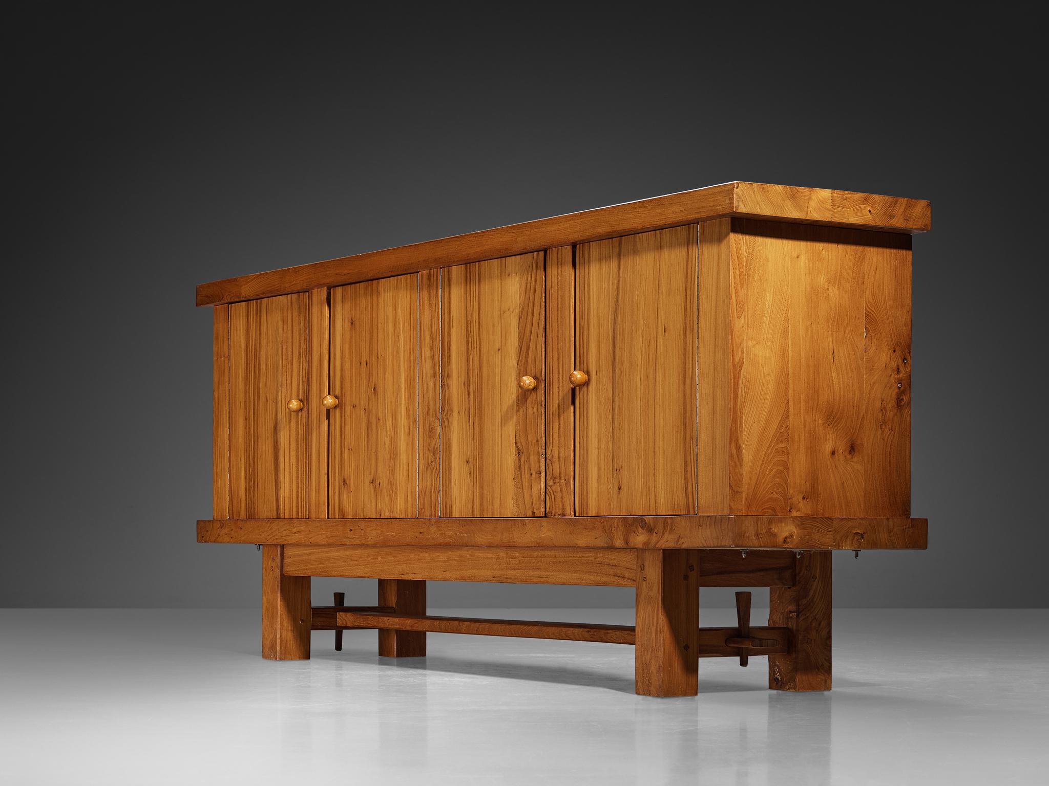 Credenza francese in olmo massiccio di Skilled Craftsman in vendita 4