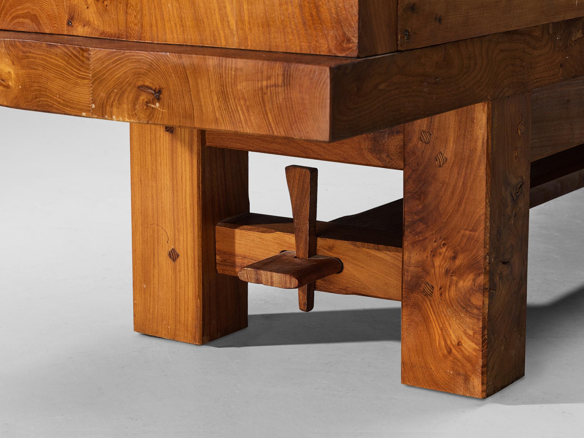 Credenza francese in olmo massiccio di Skilled Craftsman in vendita 5