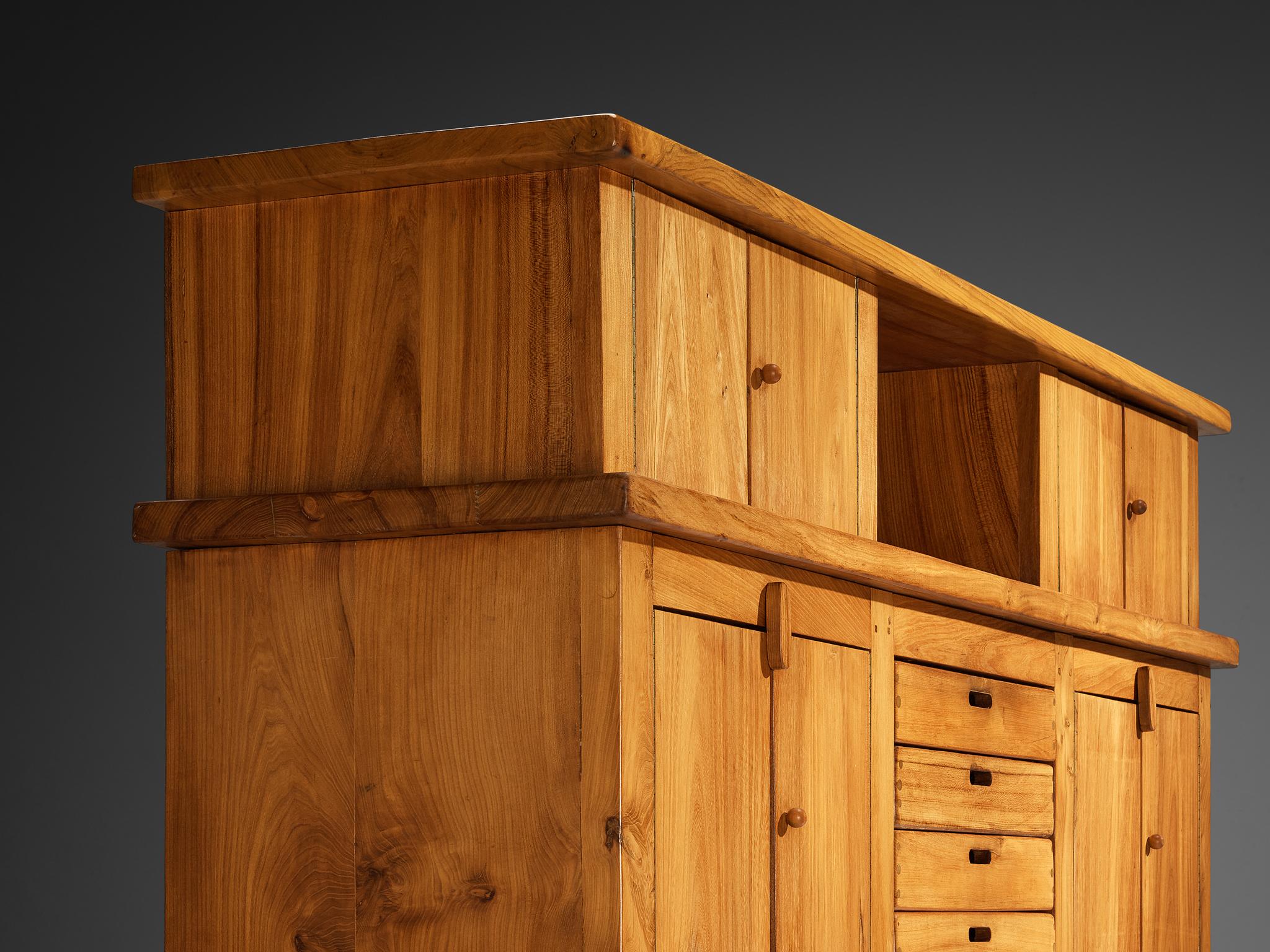 Credenza francese in olmo massiccio di Skilled Craftsman In condizioni buone in vendita a Waalwijk, NL