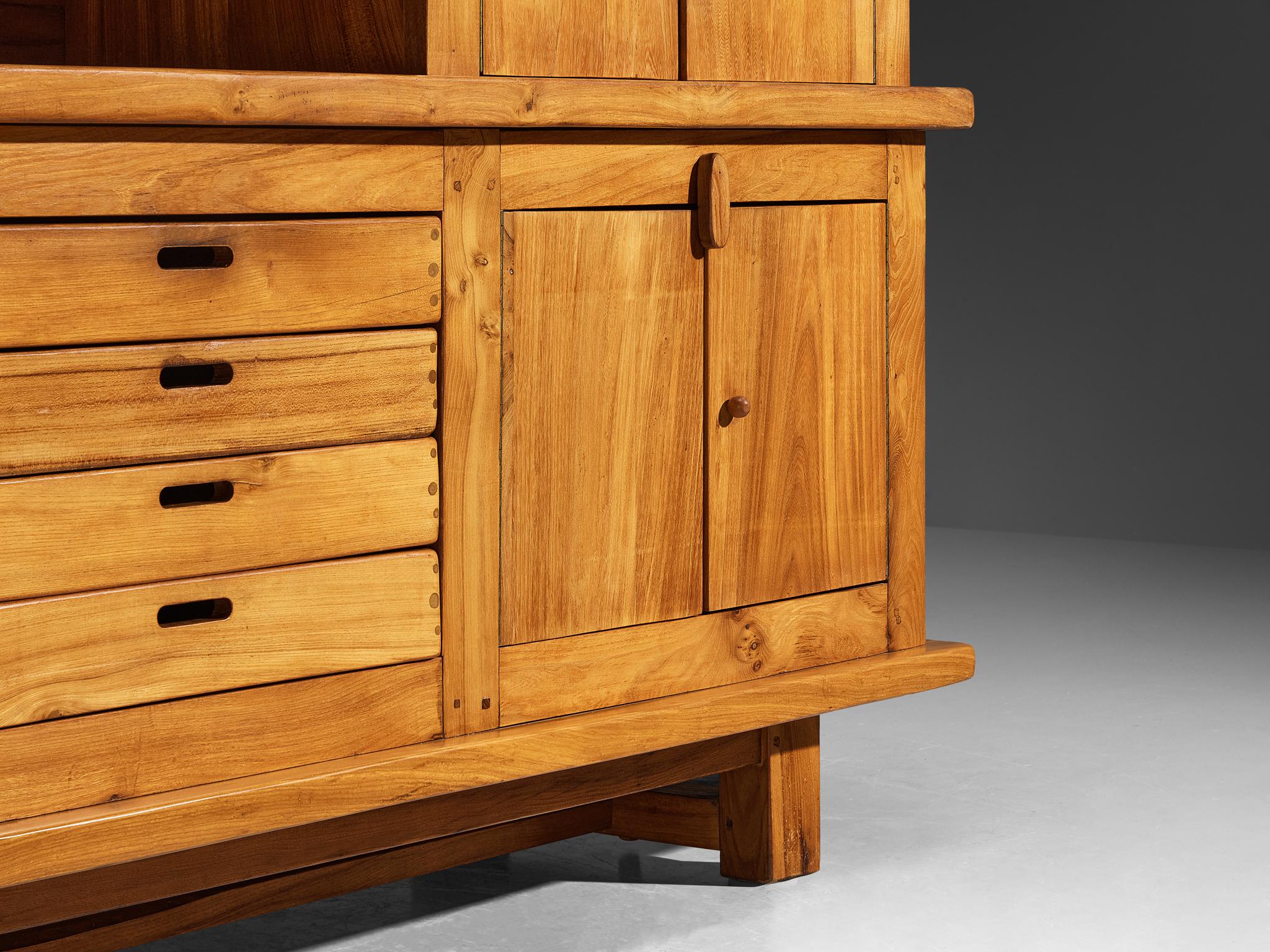 Fine XX secolo Credenza francese in olmo massiccio di Skilled Craftsman in vendita