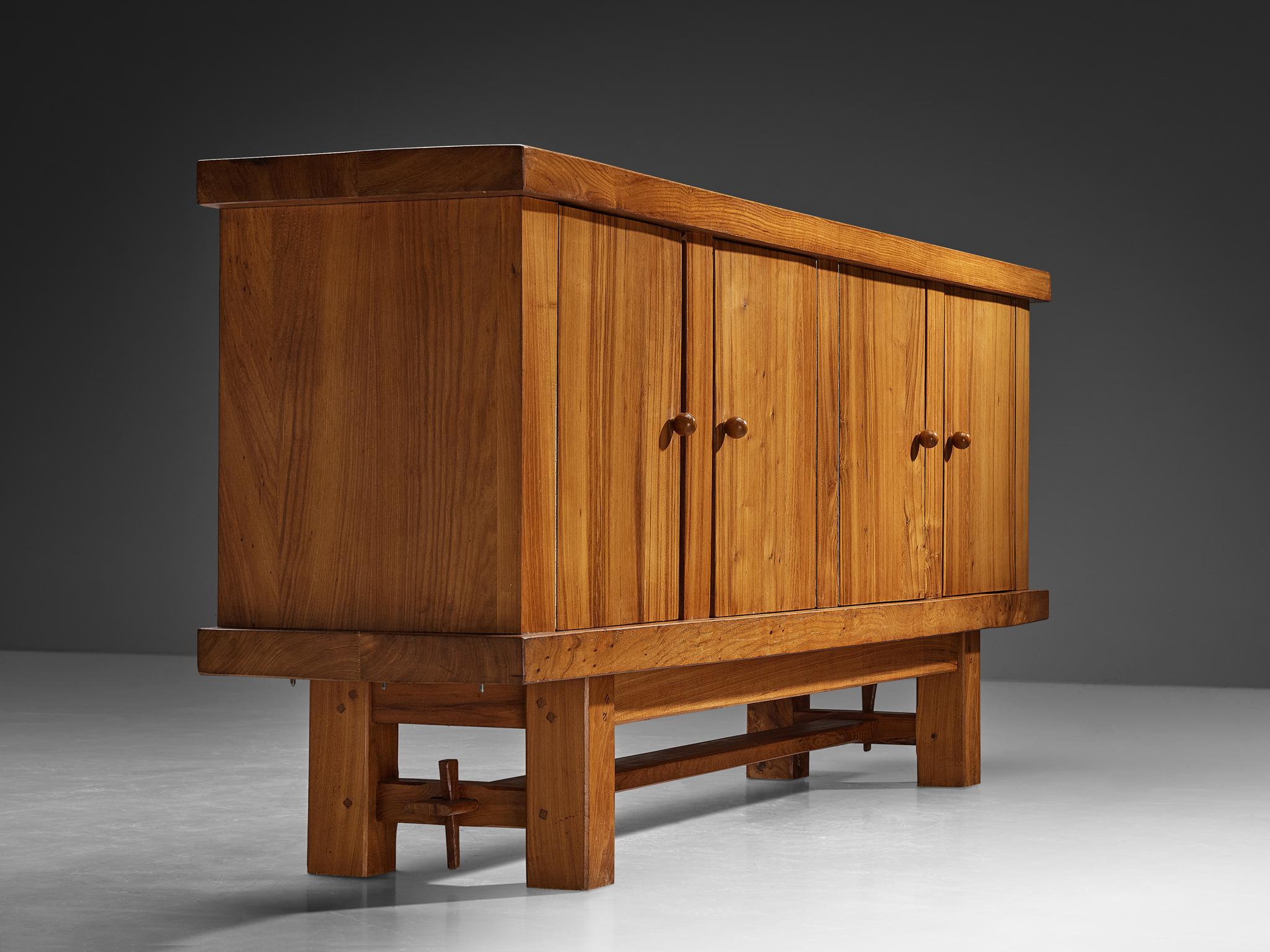 Fine XX secolo Credenza francese in olmo massiccio di Skilled Craftsman in vendita