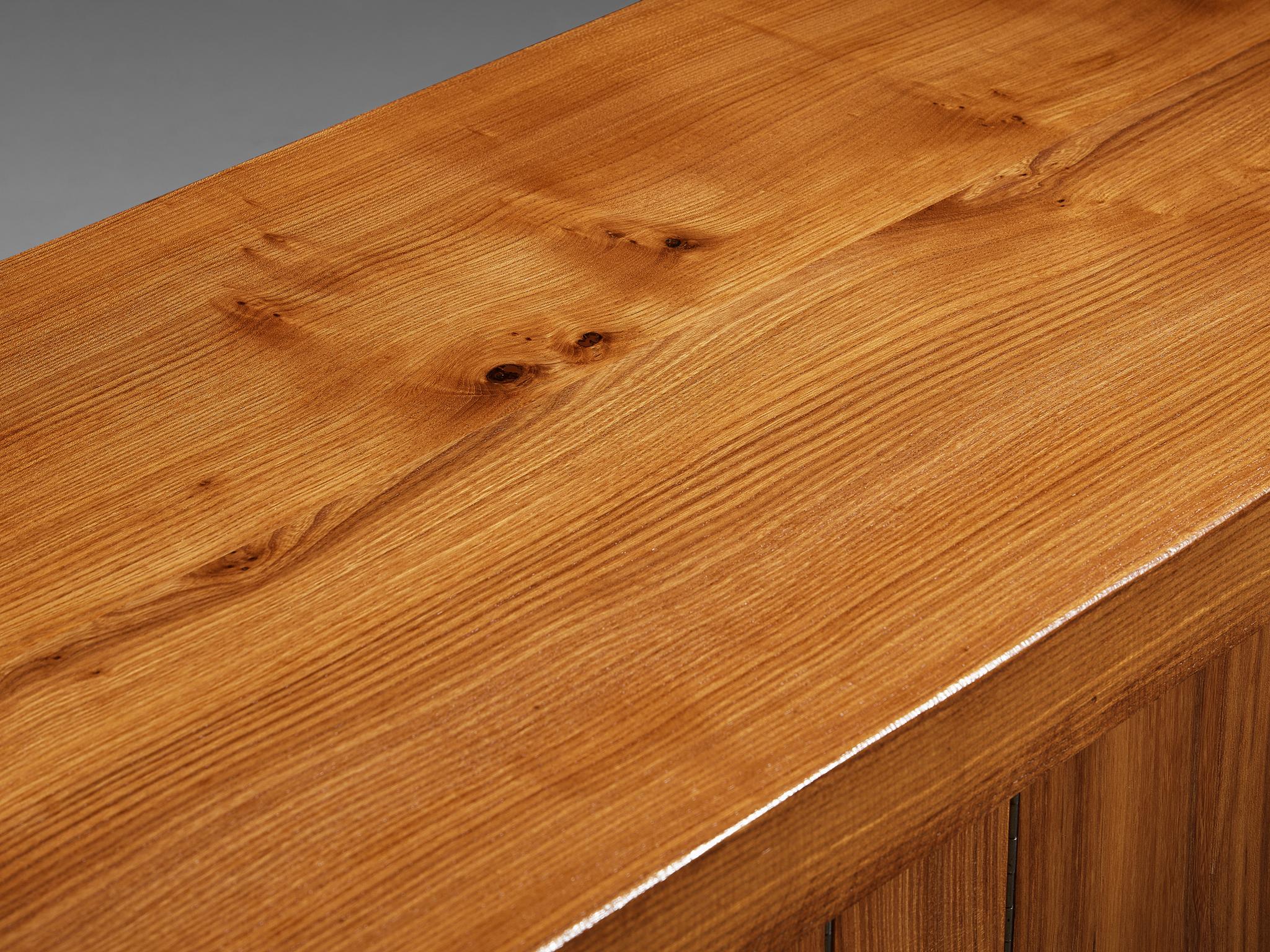 Credenza francese in olmo massiccio di Skilled Craftsman in vendita 2