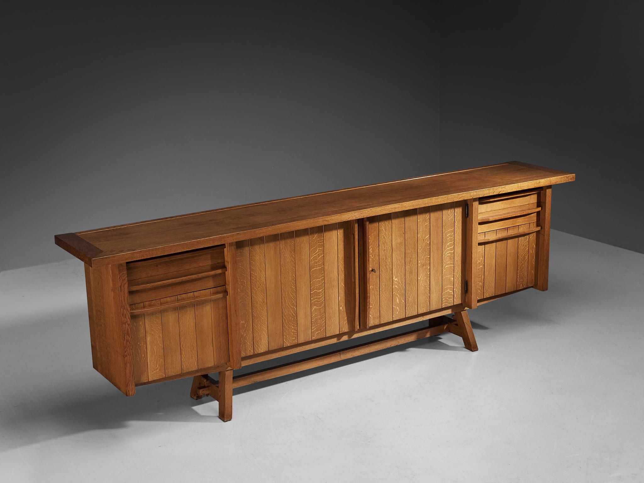 Sideboard, oak, France, 1960s

Lovely sideboard that comes across sturdy and elegant simultaneously. This piece was designed and manufactured in Europe in the 1960s. The rich grain and color of the wood makes this piece attractive. This design has a