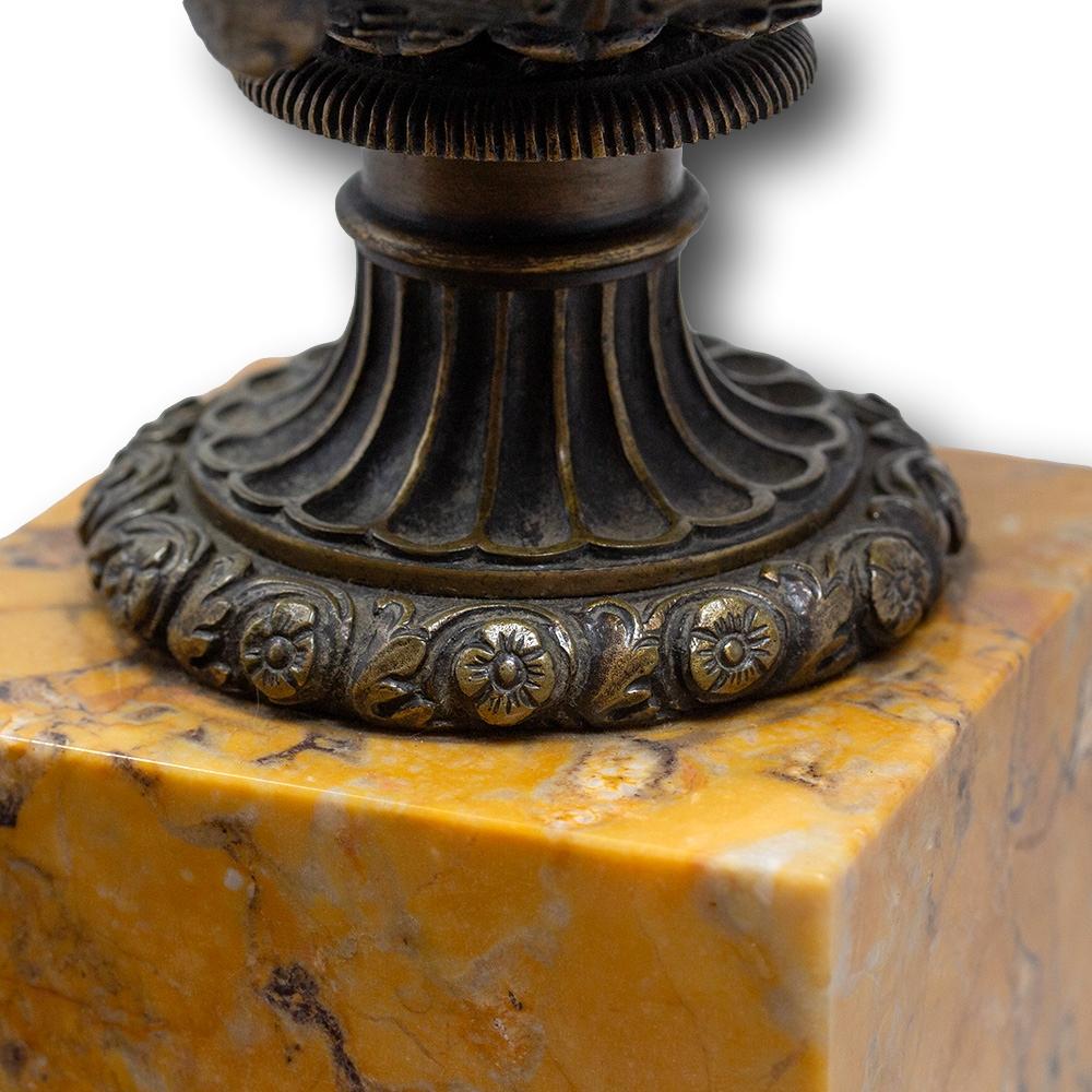 Französisch Siena Marmor Tazza Urnen Charles X im Angebot 4