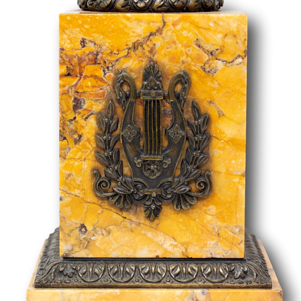 Französisch Siena Marmor Tazza Urnen Charles X (Metall) im Angebot