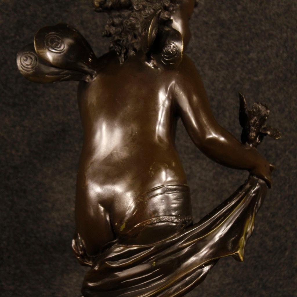 20ième siècle Sculpture française en bronze signée représentant le message d'Auguste Moreau