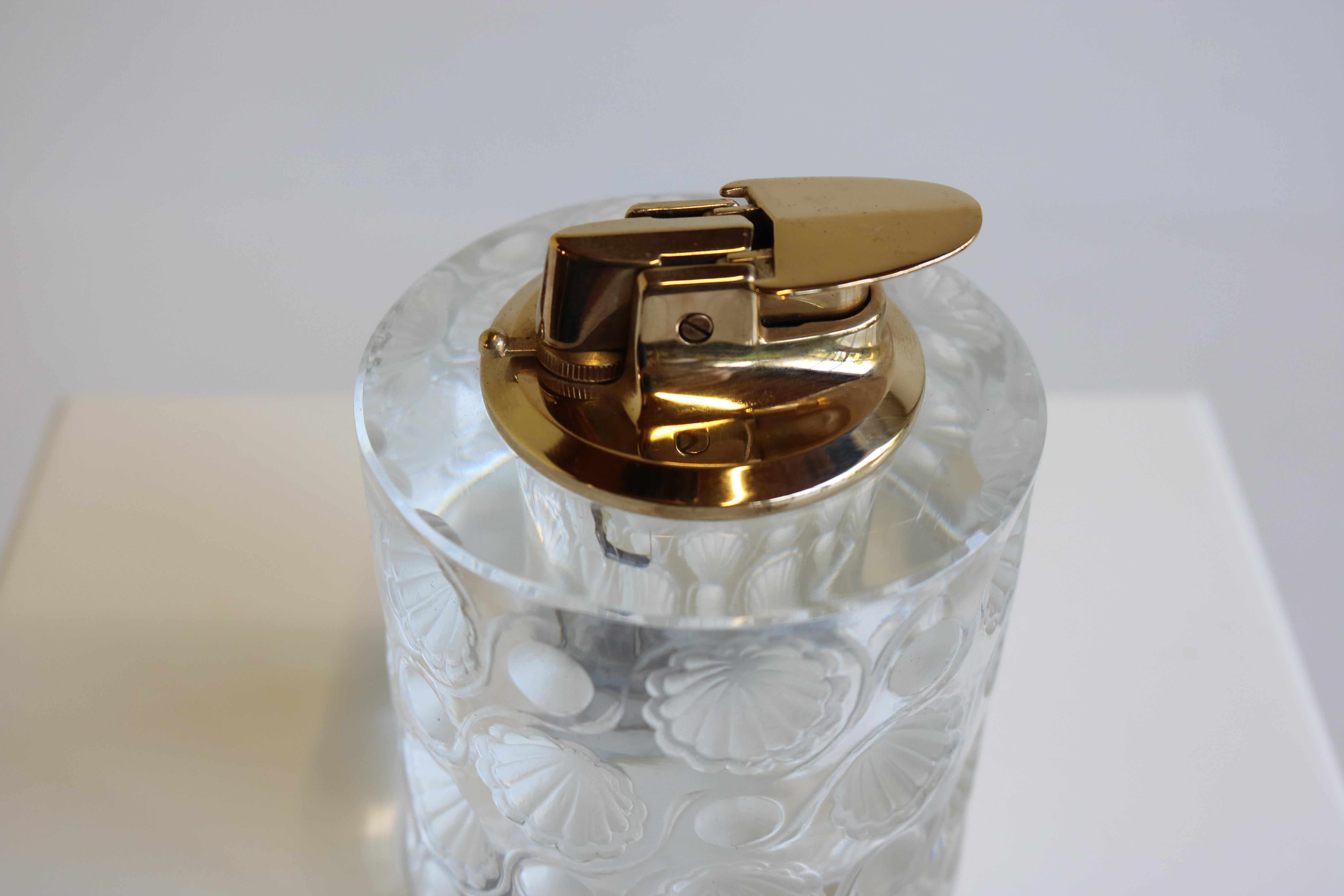 Mid-20th Century French Signed Lalique Crystal Tokyo Table Lighter with Frosted Floral Medallions For Sale