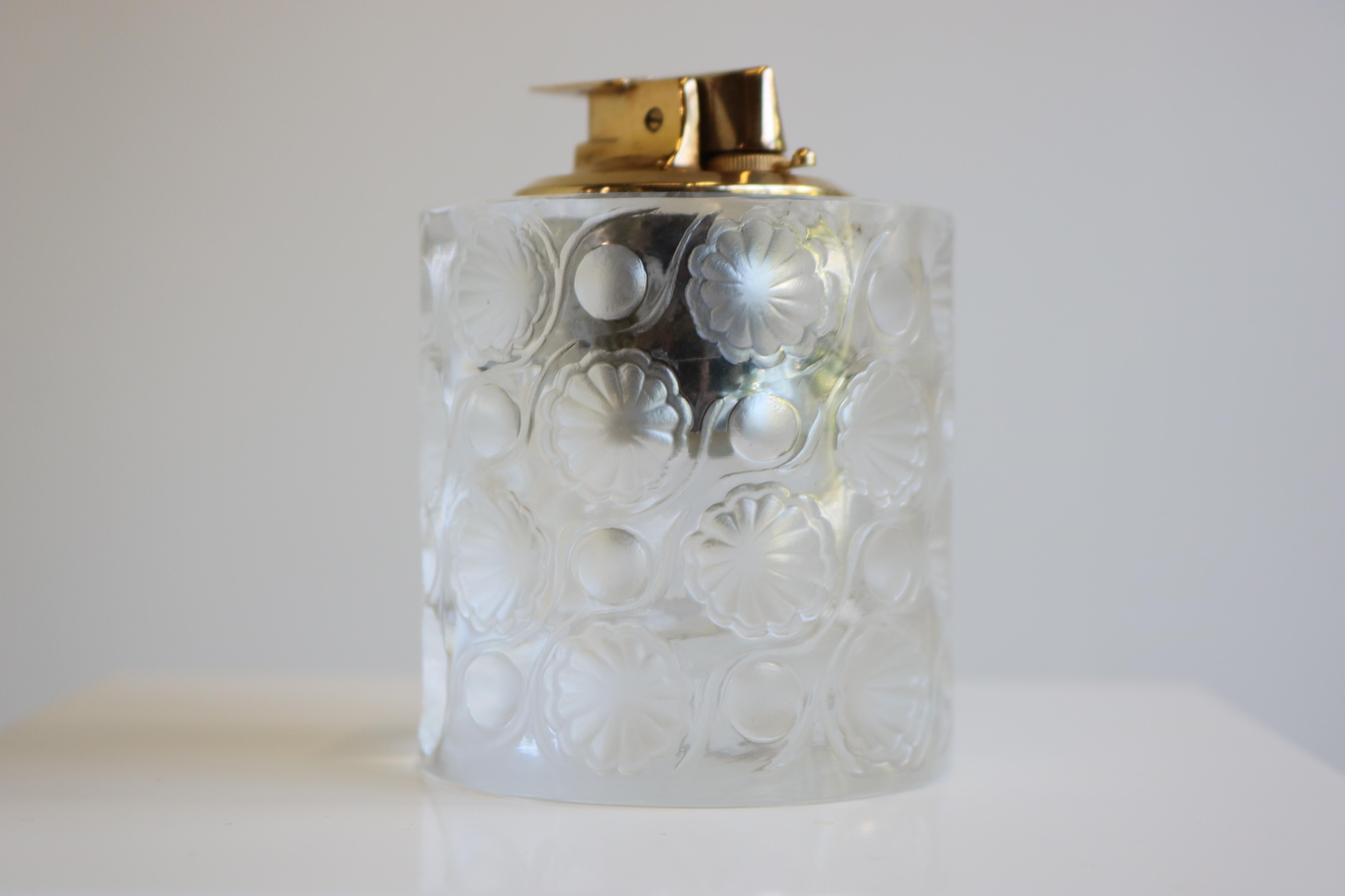 Mid-20th Century French Signed Lalique Crystal Tokyo Table Lighter with Frosted Floral Medallions For Sale