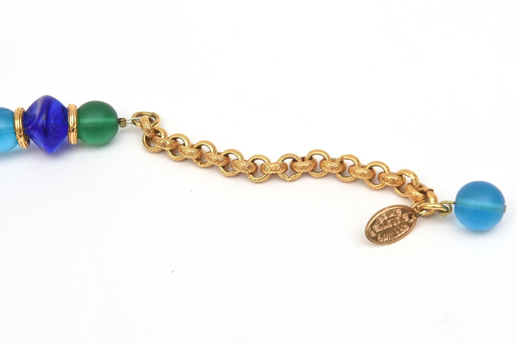  Philippe Ferrandis, collier français de perles en verre, résine et plaqué or, signé en vente 1
