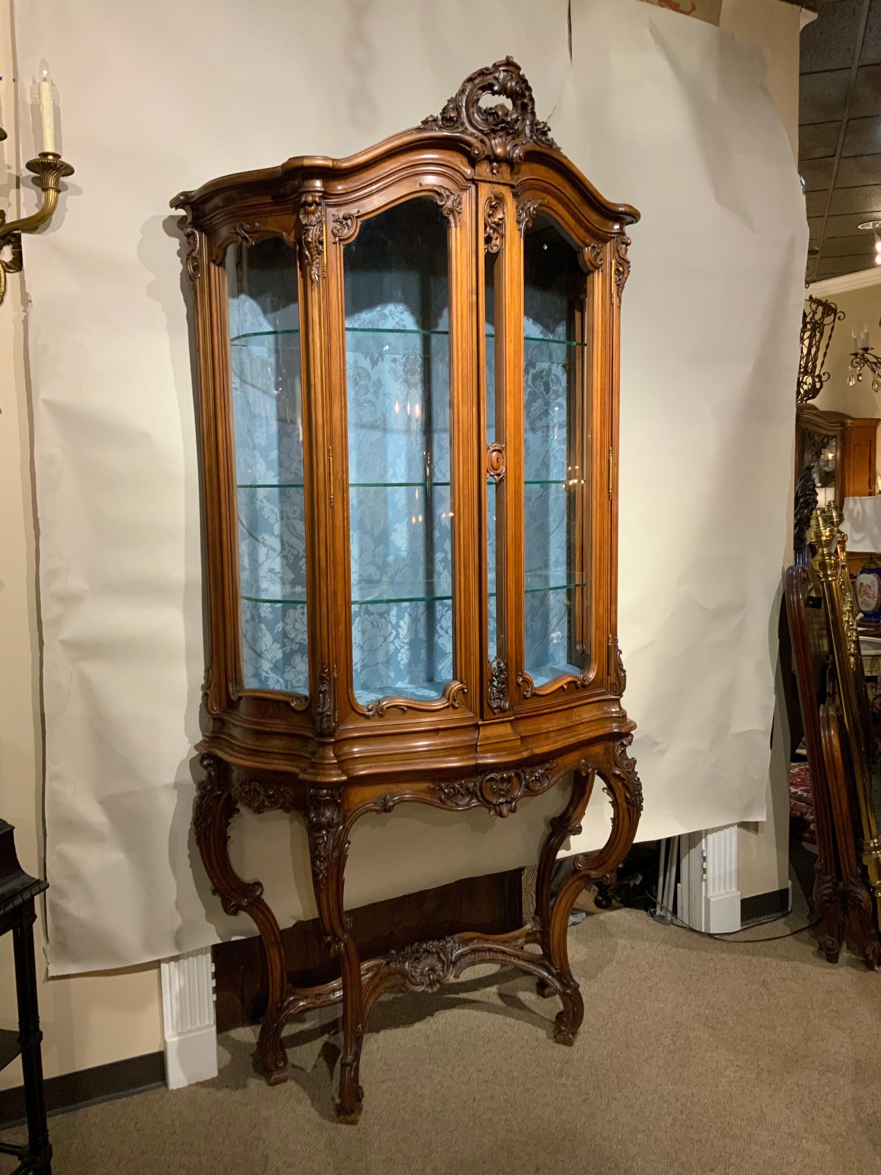 French Signed Sormani Display Cabinet, Walnut Louis XV-Style For Sale 9