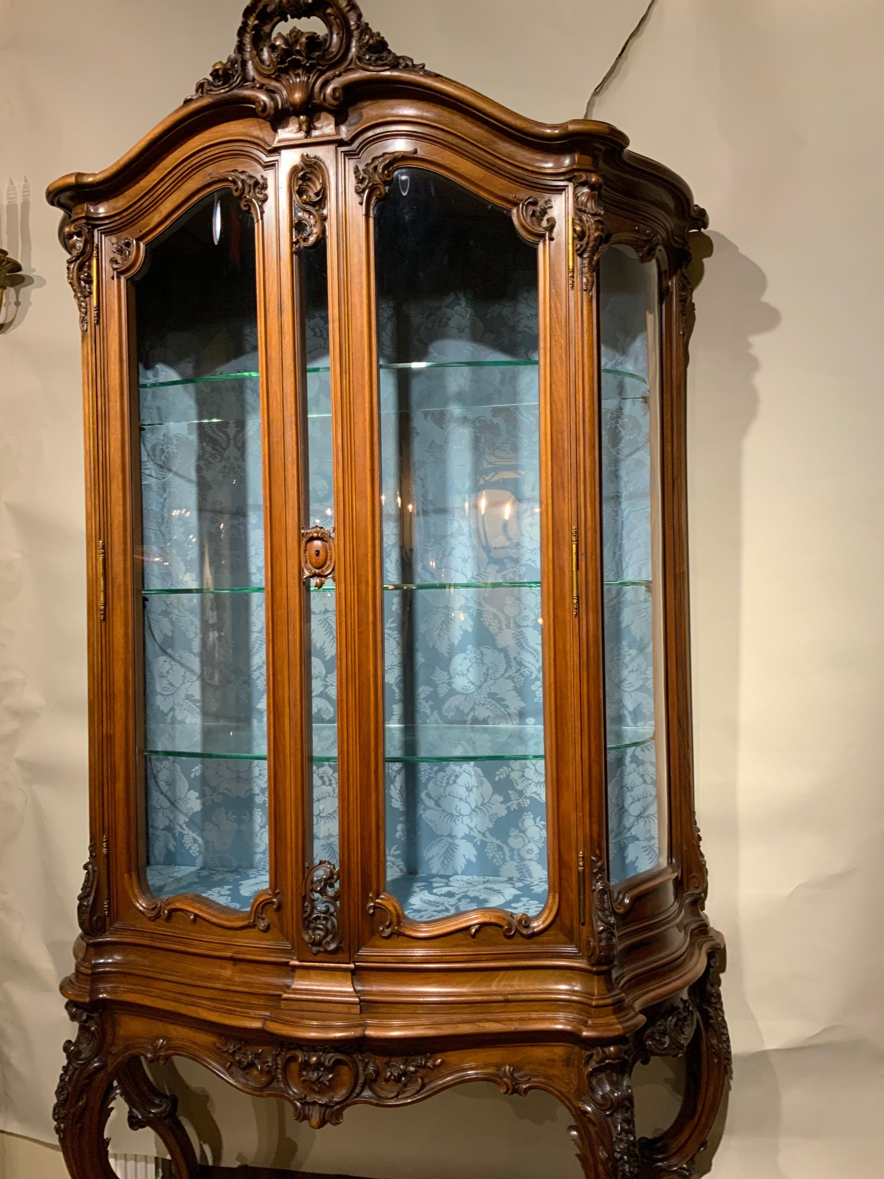 French Signed Sormani Display Cabinet, Walnut Louis XV-Style For Sale 11