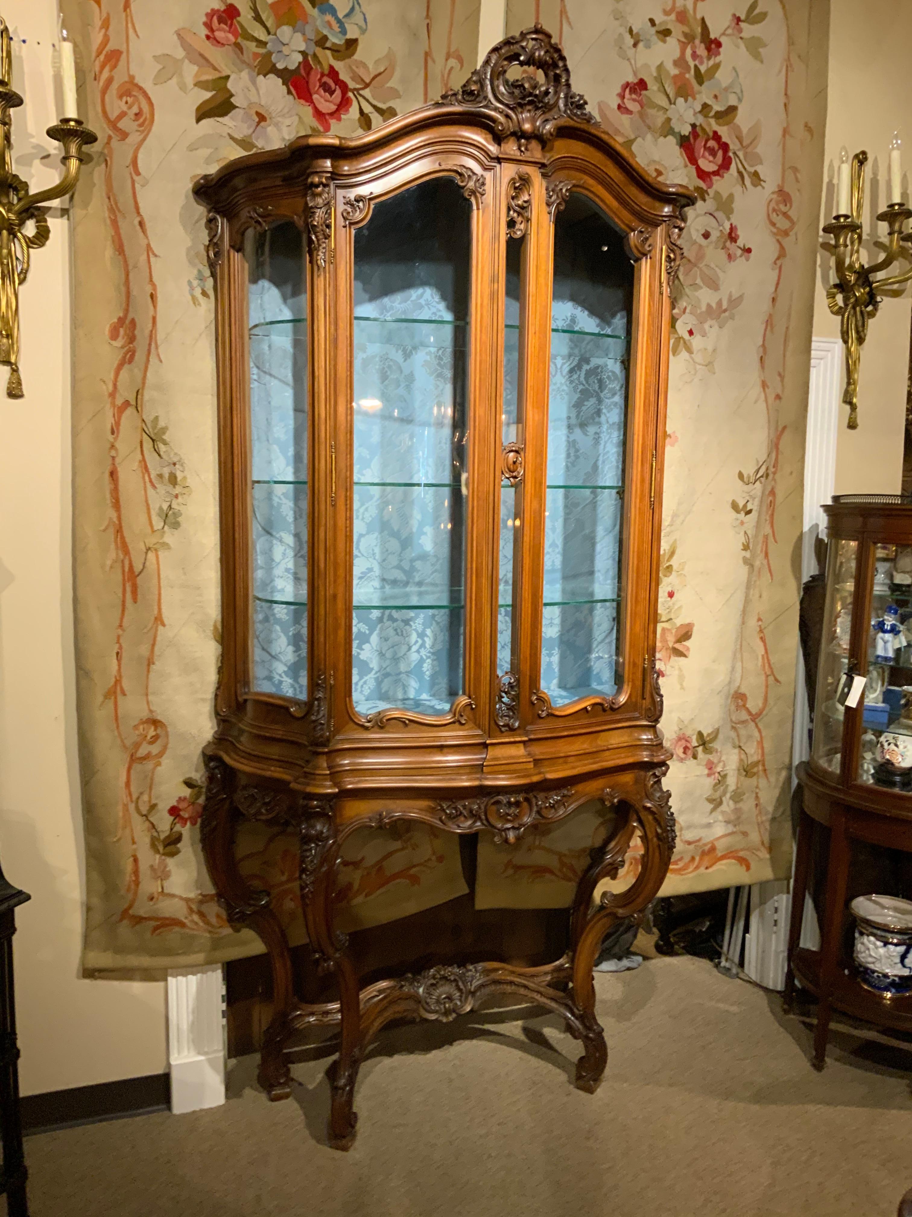 French Signed Sormani Display Cabinet, Walnut Louis XV-Style For Sale 1