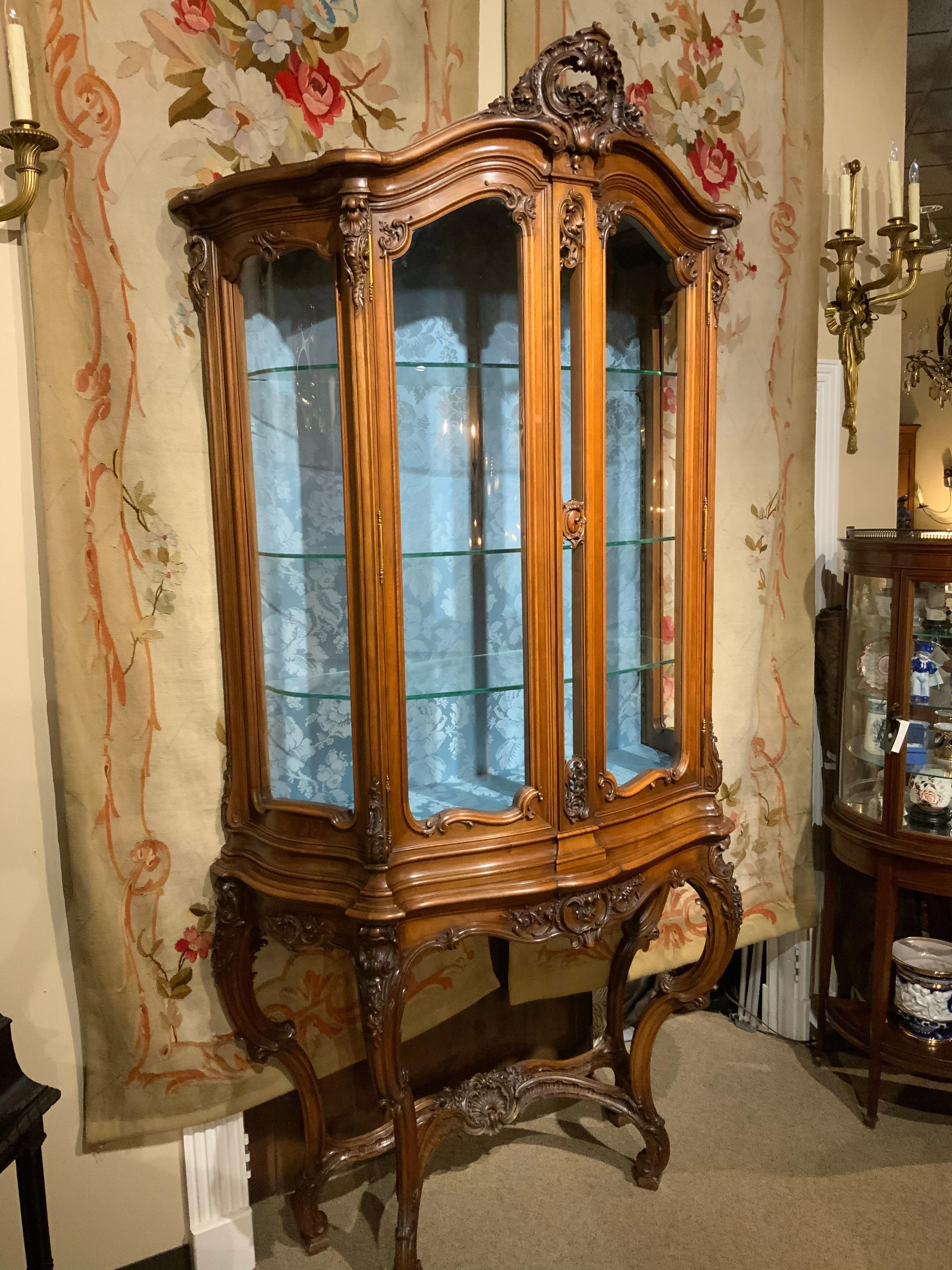 French Signed Sormani Display Cabinet, Walnut Louis XV-Style For Sale 2