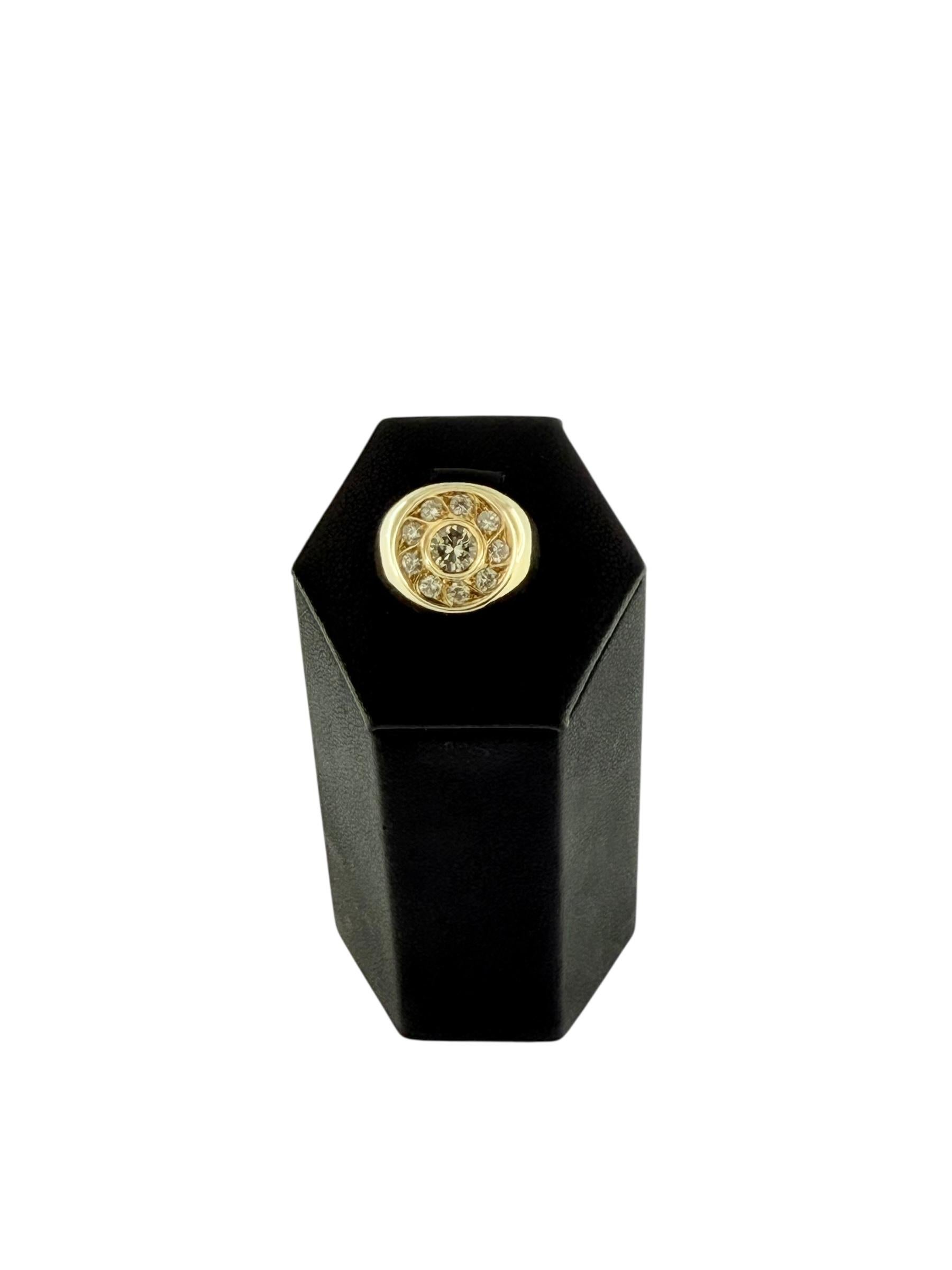 Moderne Bague chevalière française en or jaune et diamants naturels en vente