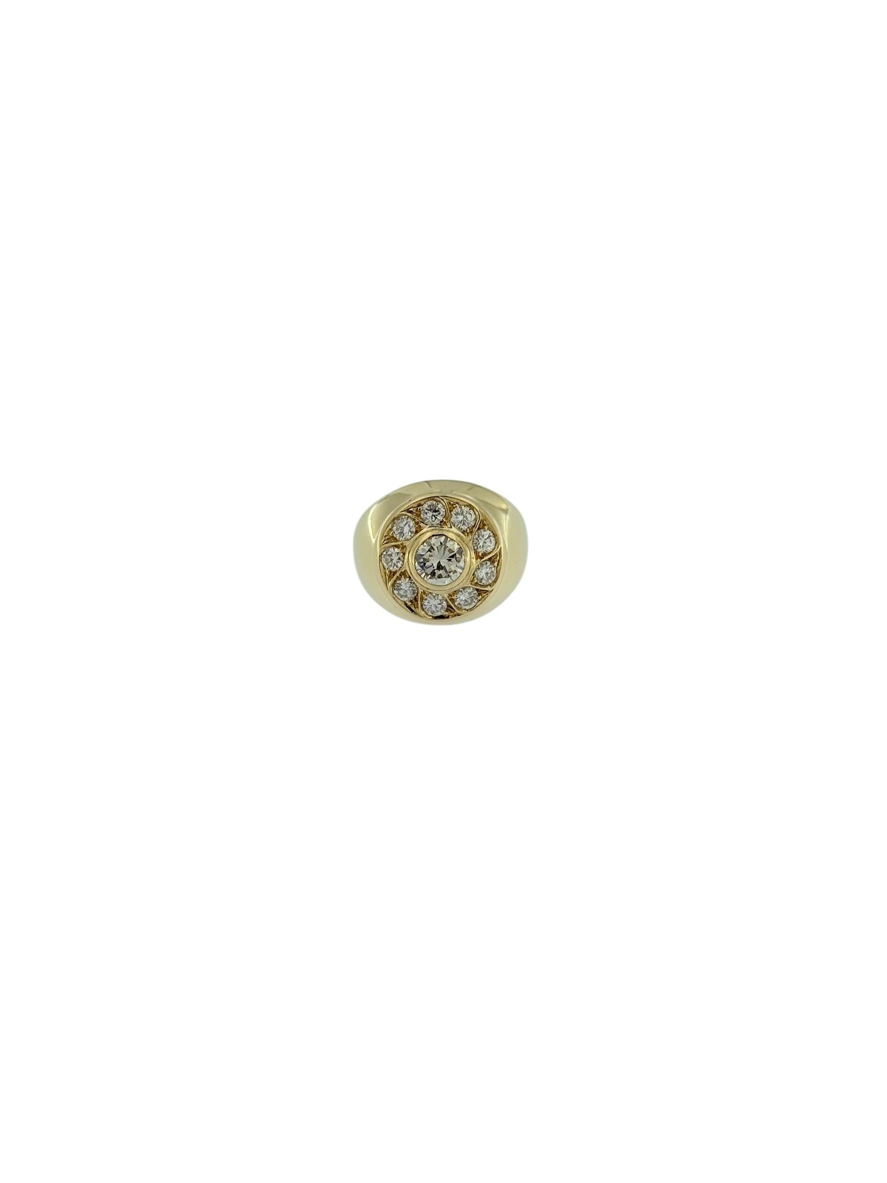 Bague chevalière française en or jaune et diamants naturels en vente 1