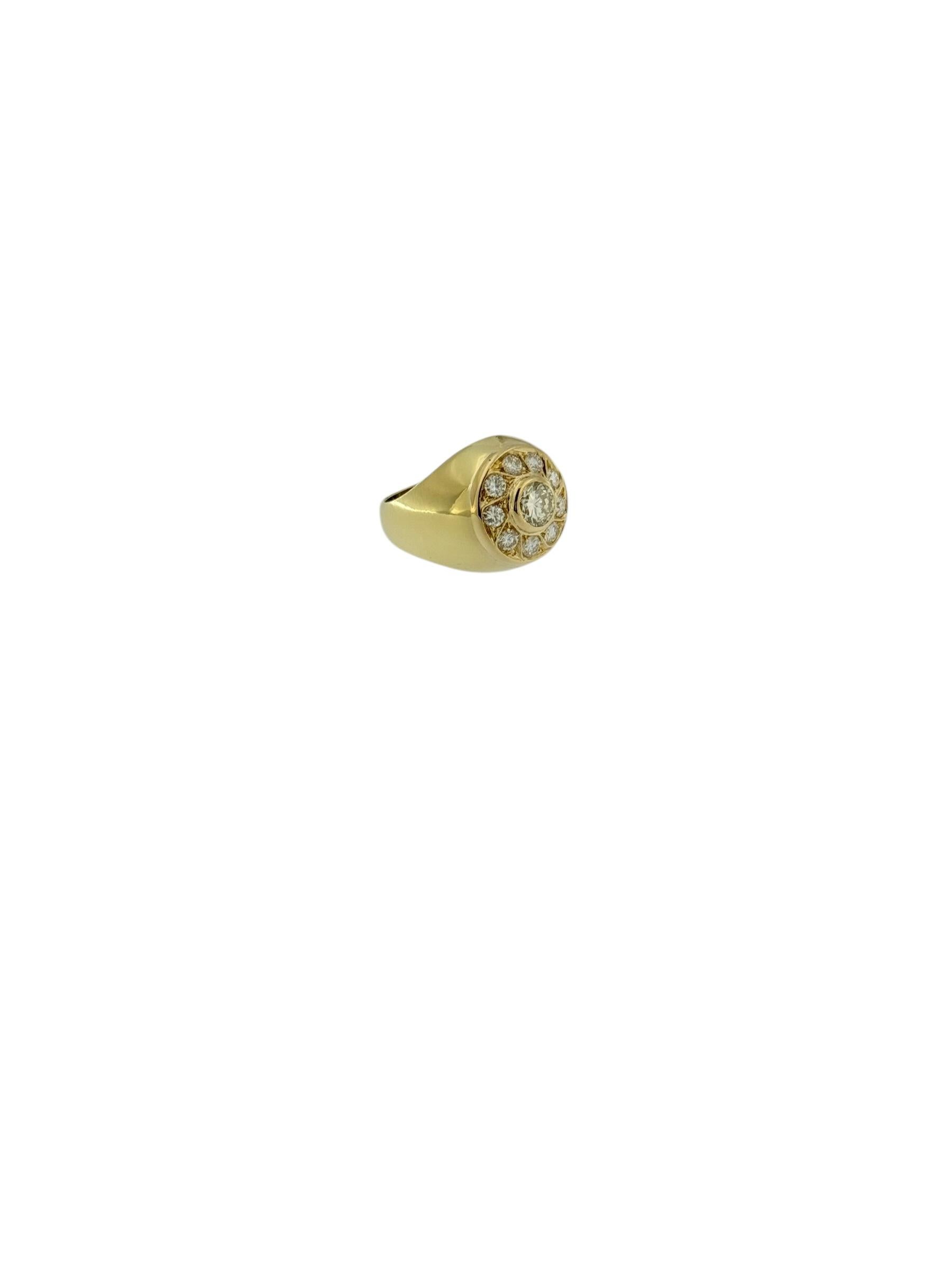 Bague chevalière française en or jaune et diamants naturels en vente 2