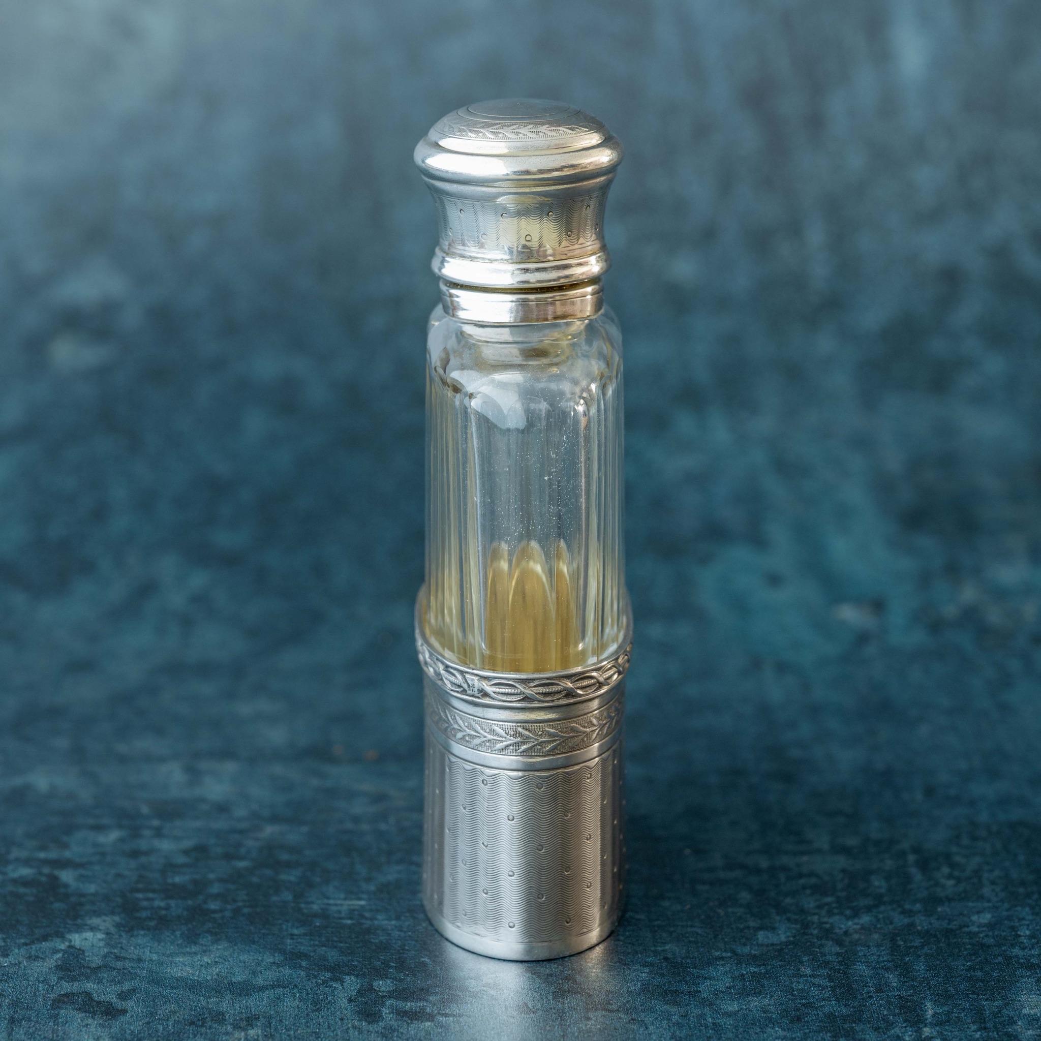 Inizio XX secolo Fiaschetta francese in argento e vetro tagliato, circa 1900 in vendita