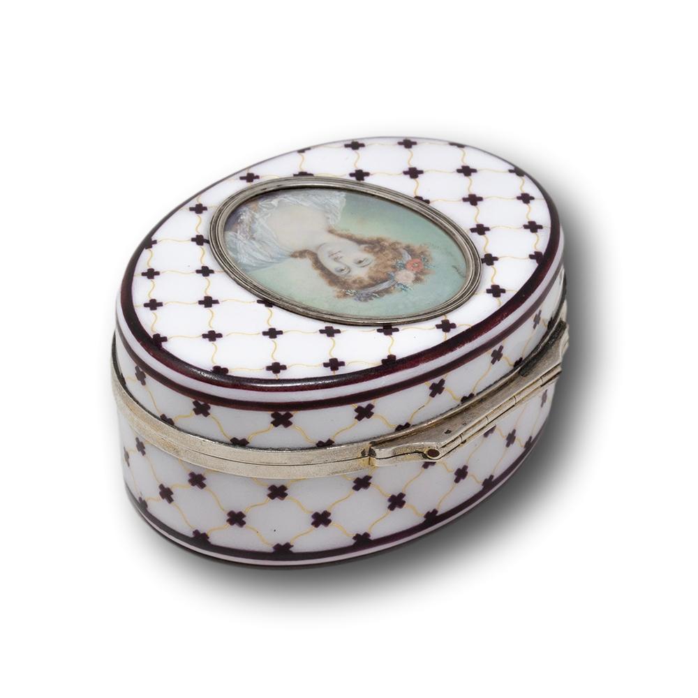 Enameled French Silver and Enamel Snuff Box Hallmarked Benjamin Wolles For Sale
