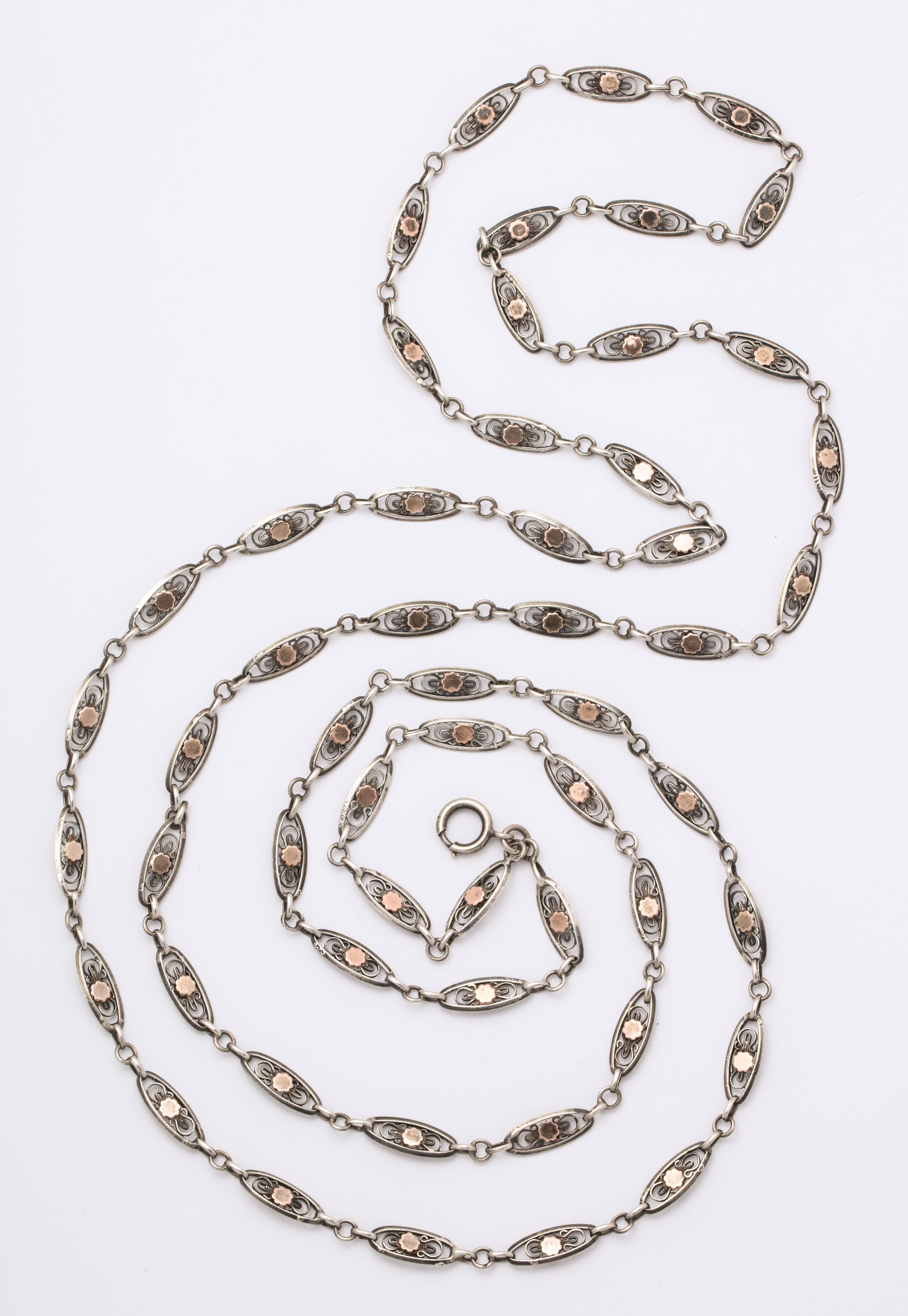 Catena lunga francese in argento e oro c.1870 In condizioni ottime in vendita a Stamford, CT