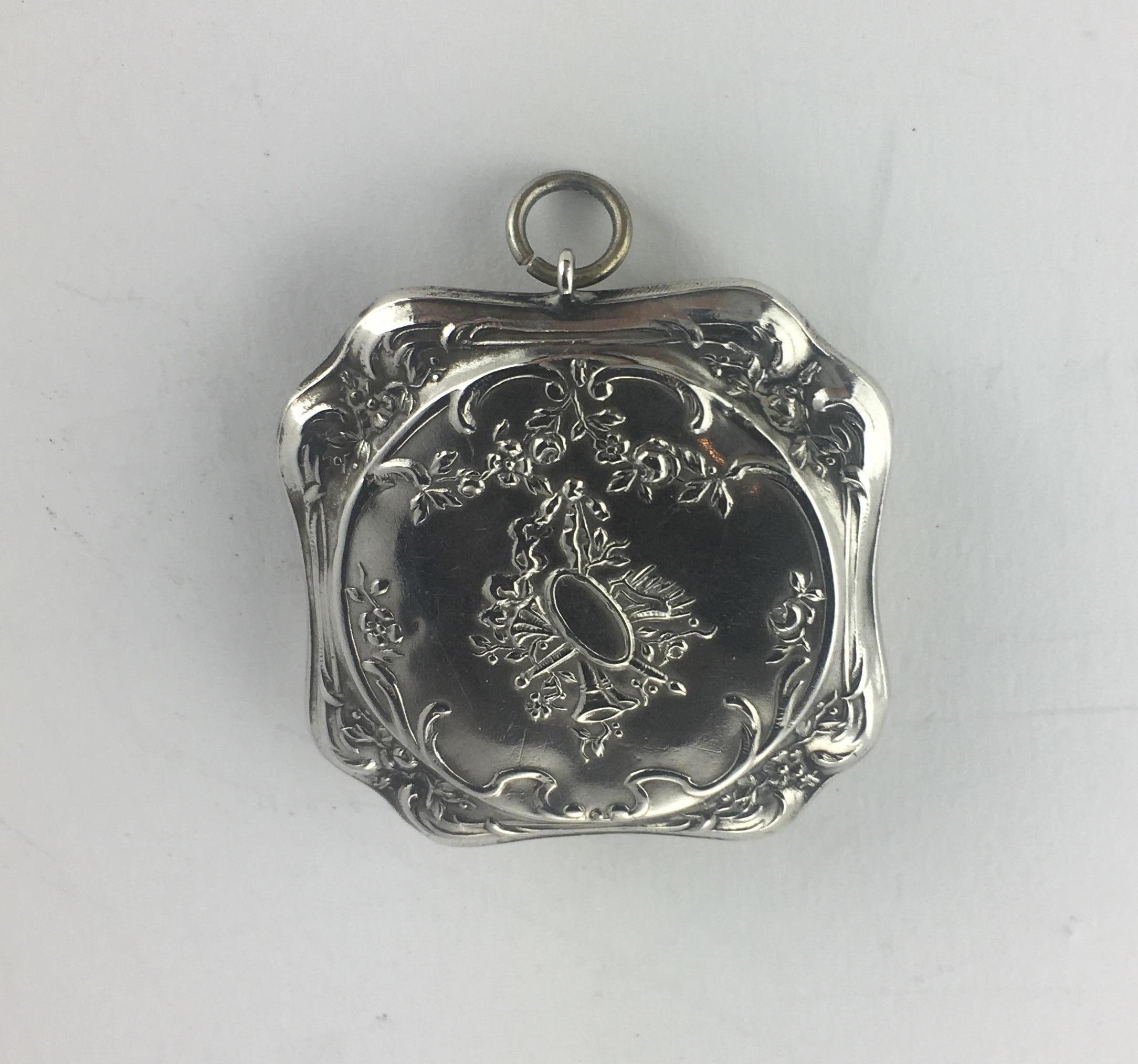 French Silver Art Nouveau Sovereign Holder In Good Condition In Miami, FL