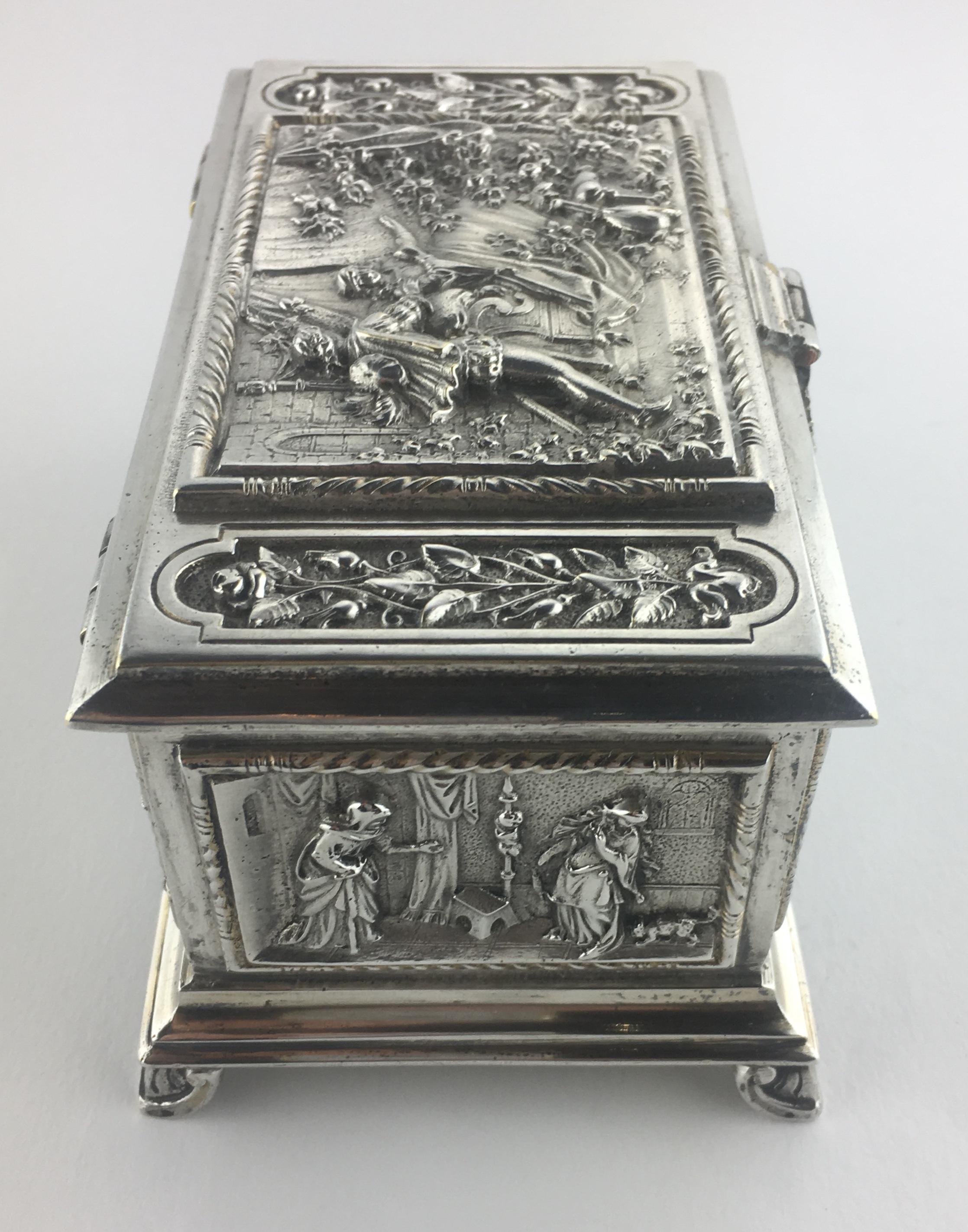 Französische Schmuckschatulle aus Silber im mittelalterlichen Stil, um 1880 (Handgefertigt) im Angebot