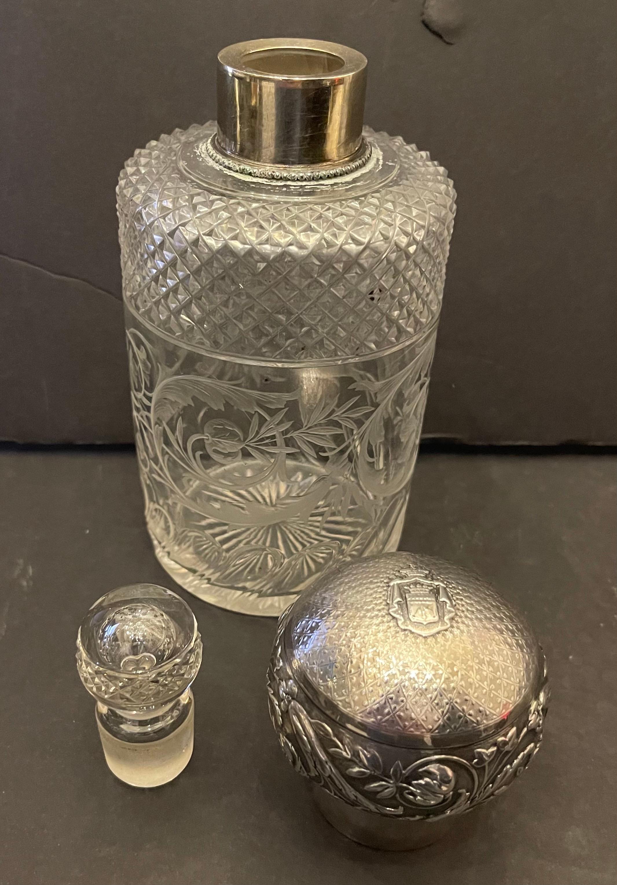 Realizzato con acquaforte Scatola di vanità in cristallo inciso francese A. Silver Dresser Bottiglia di profumo Boudoir Set in vendita