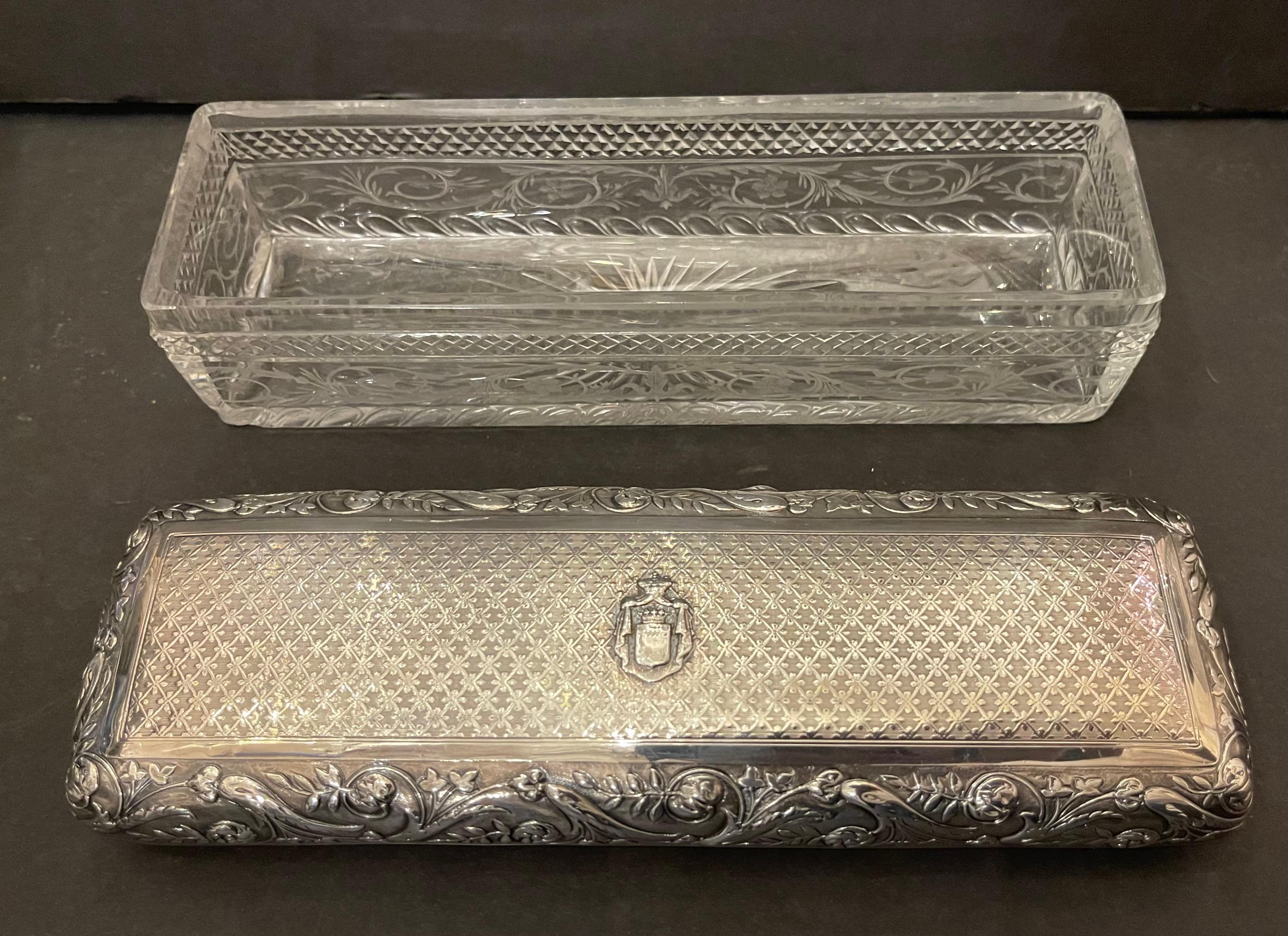Argento Scatola di vanità in cristallo inciso francese A. Silver Dresser Bottiglia di profumo Boudoir Set in vendita