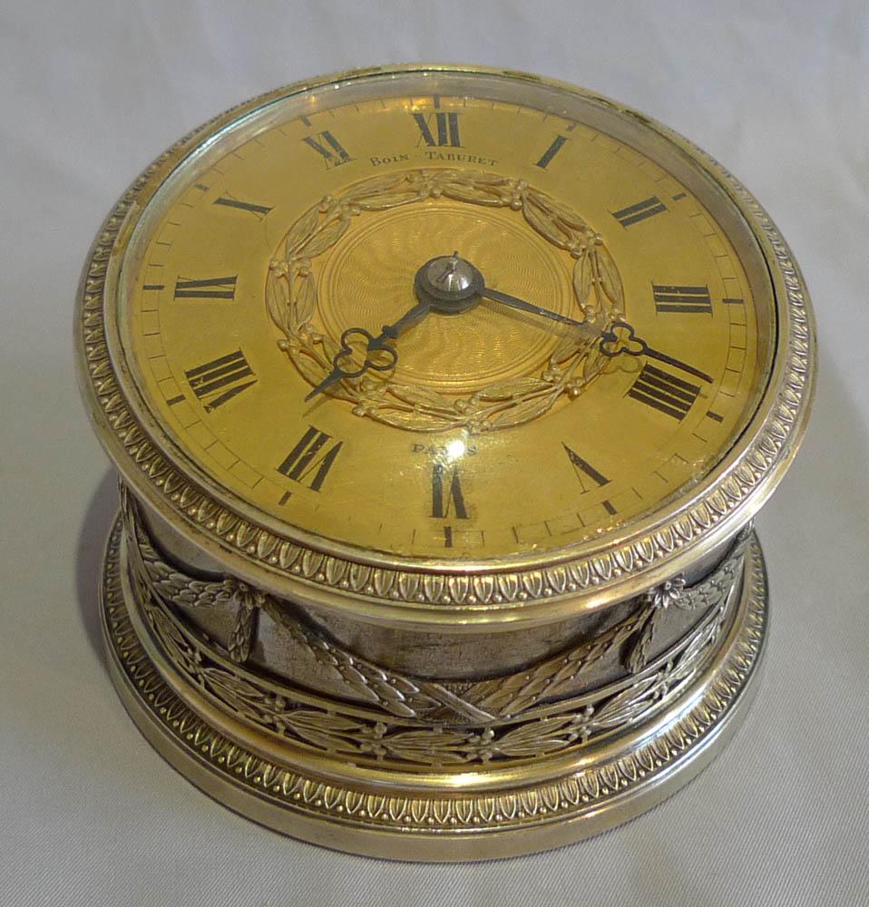 French silver desk timepiece clock very high quality. Napoleon III period. The case of beautifully cast silver with leaf and dart decoration to the base and to the bezel. The waste of the clock decorated with a band, swags and wreaths of laurel