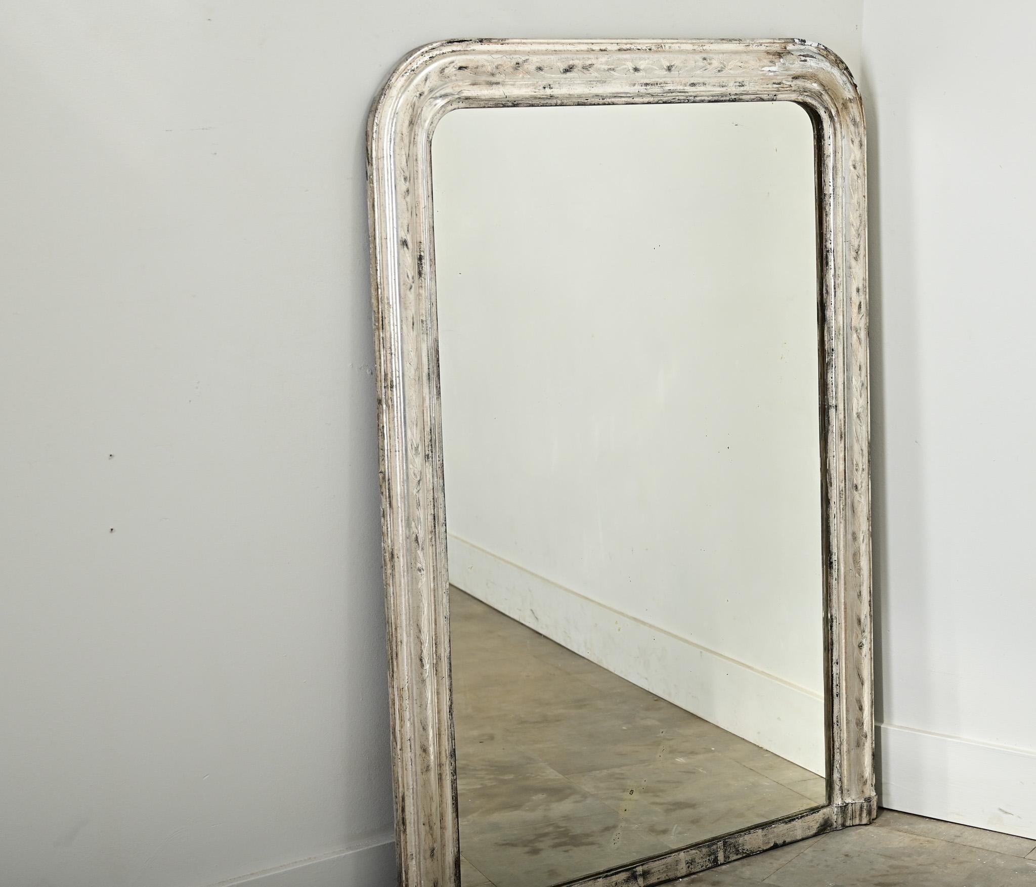 Specchio da camino francese in argento dorato Louis Philippe In condizioni buone in vendita a Baton Rouge, LA