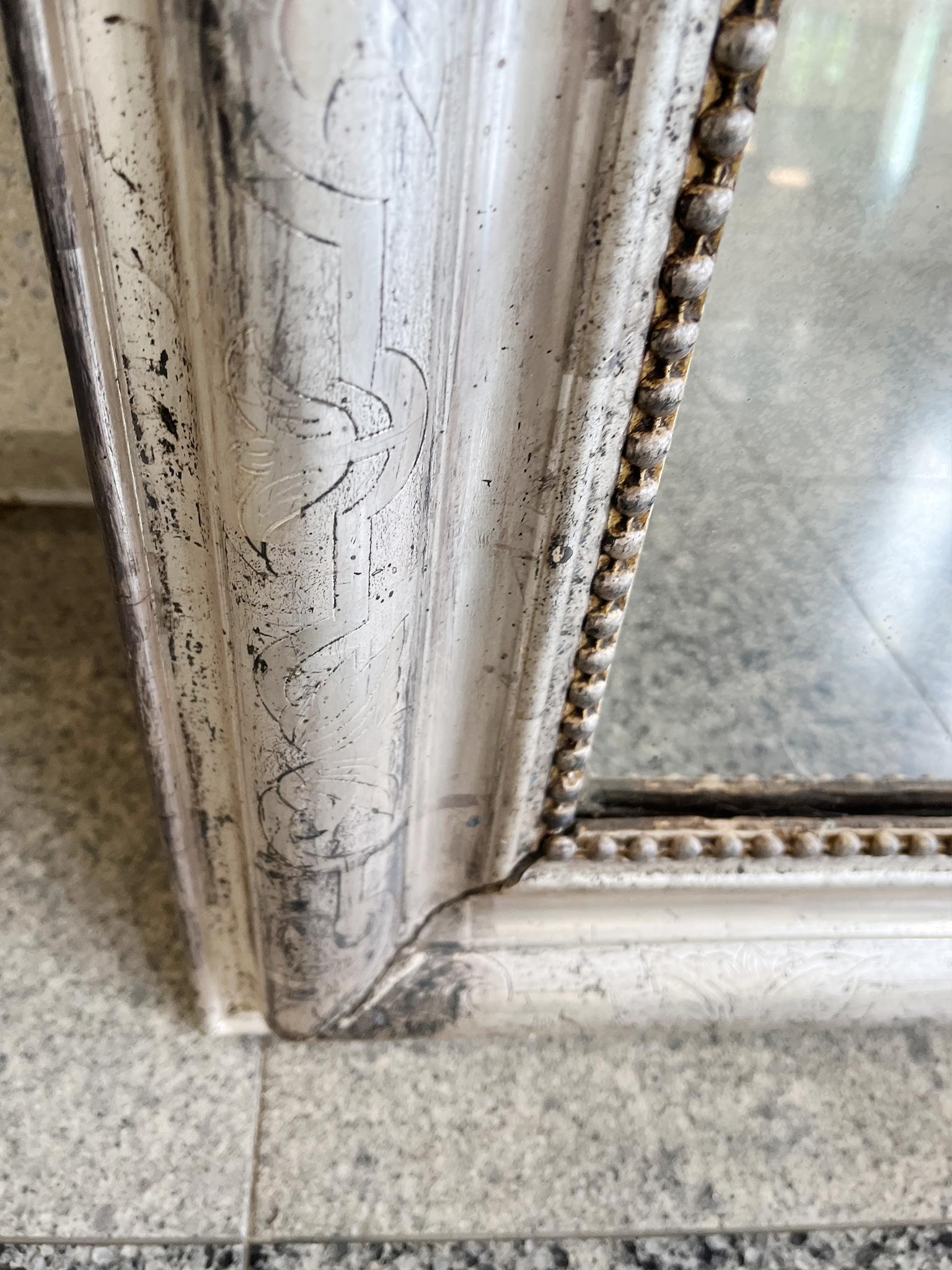 Miroir mural français en bois doré A Silver en vente 1