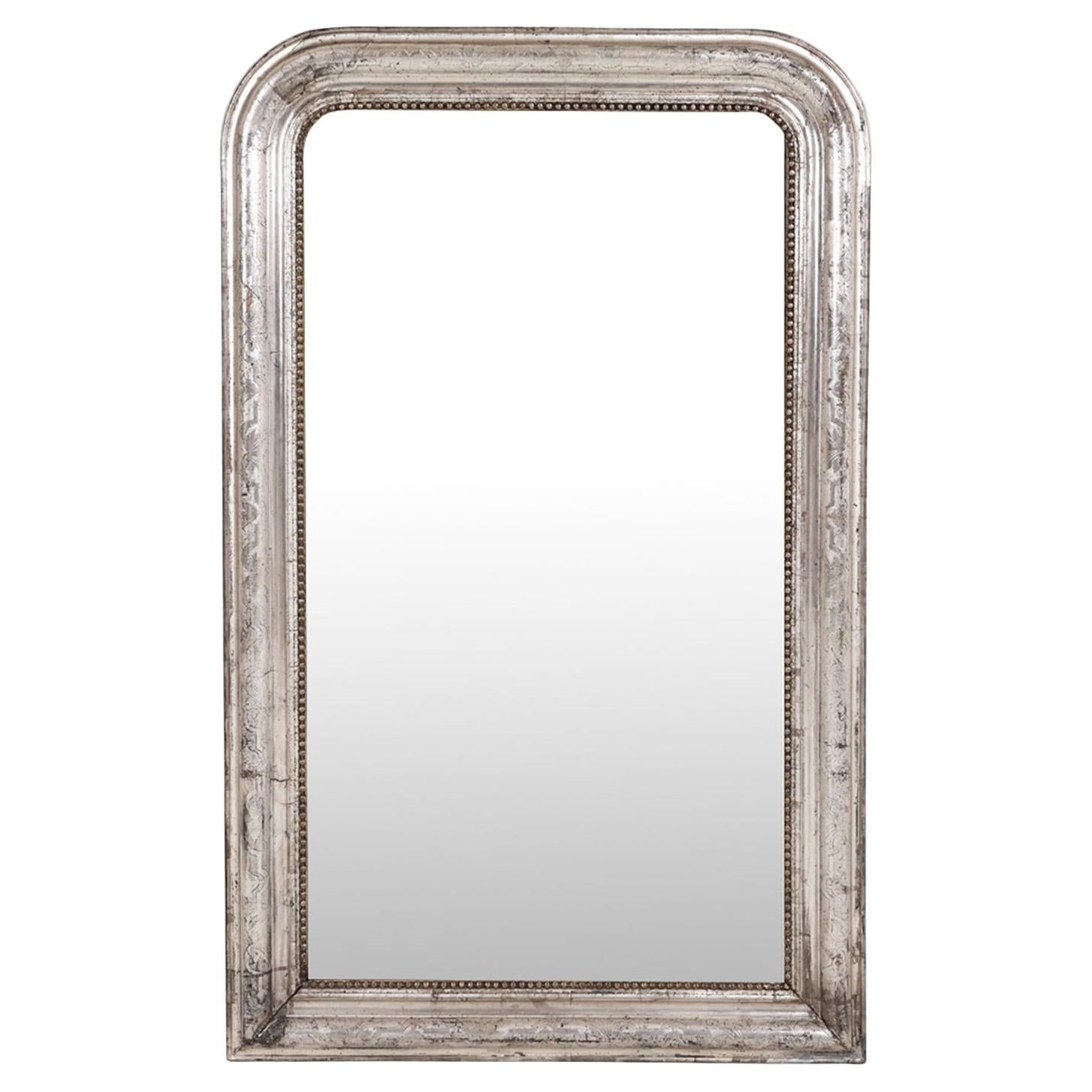Miroir mural français en bois doré A Silver