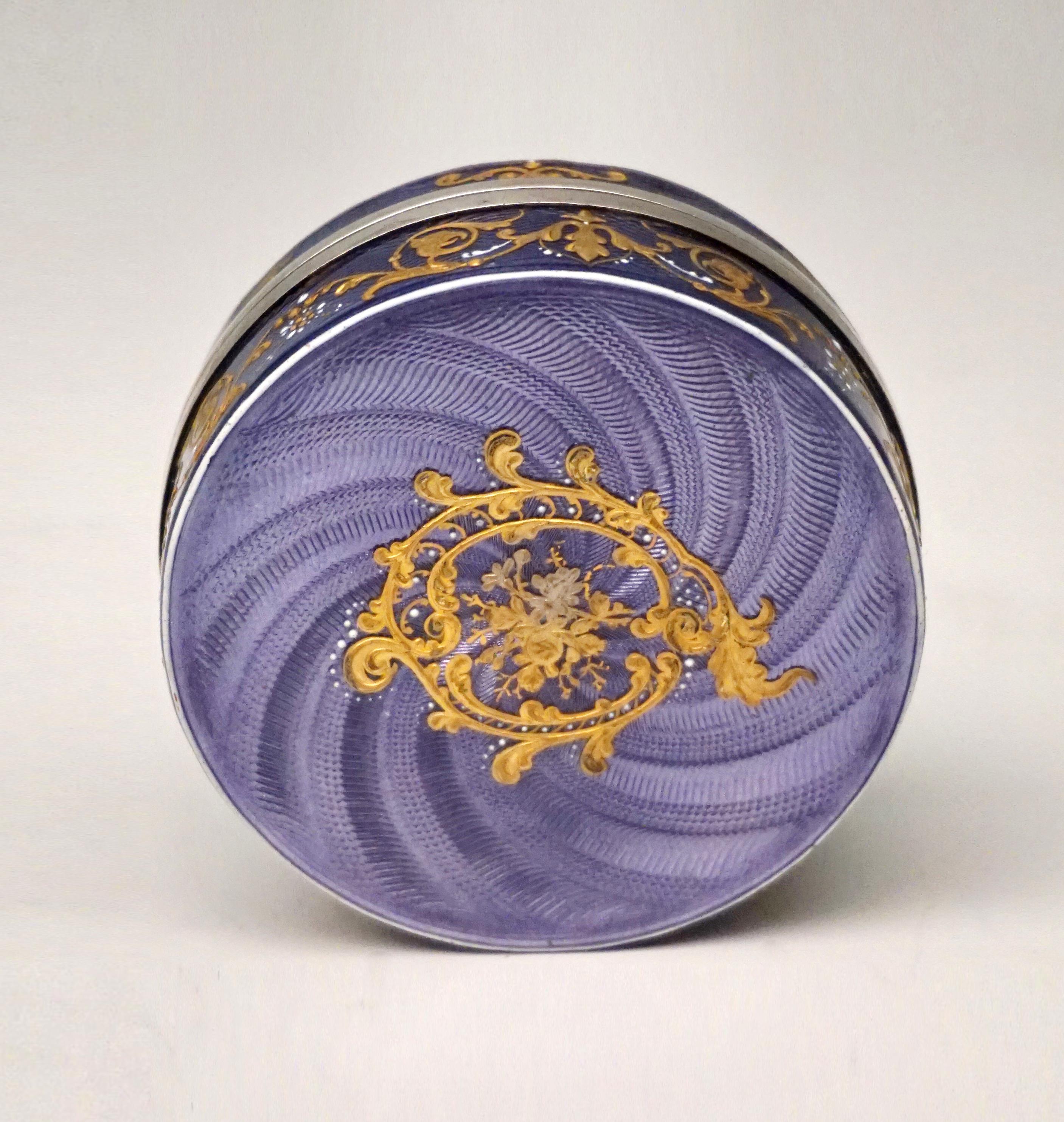 French Silver Guilloche-Enamel Box with Delicate Decoration Paris, circa 1900 In Good Condition In Vienna, AT