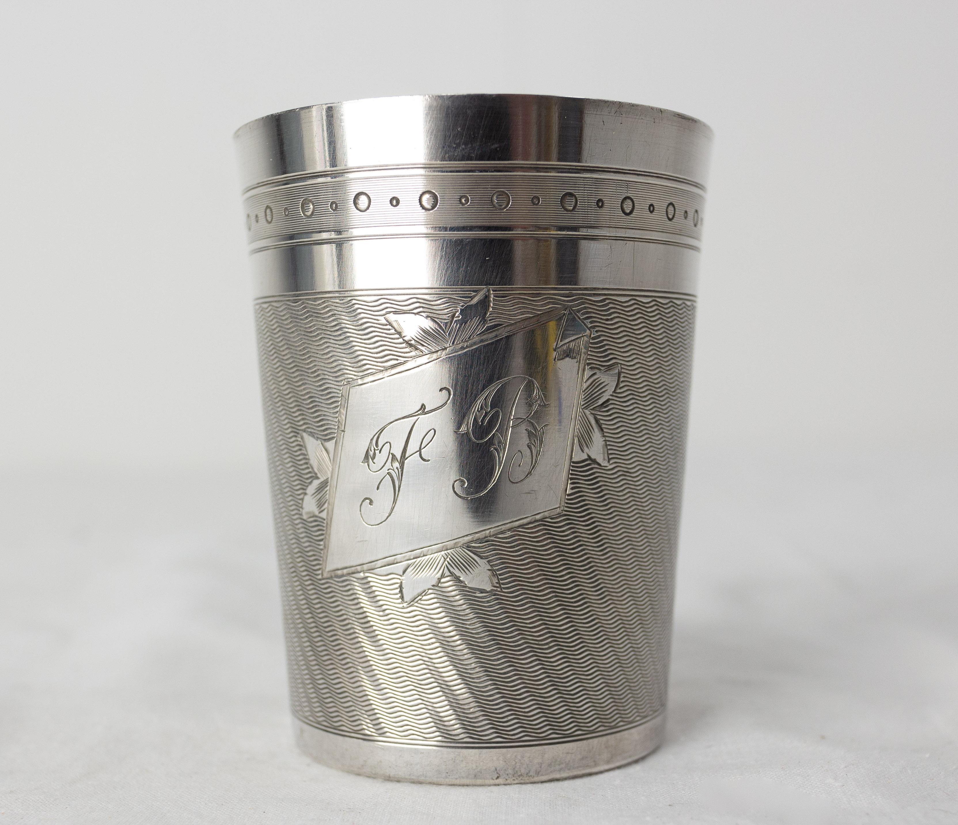 Silvery metal cup or goblet with the letters F B
In kind of goblet was offered to baby or children as gifts of birth or on the occasion of religious feasts: baptisms, communions, ...
French, circa 1900
Good condition.

Shipping:
D6,3 H9,5   0.650 kg