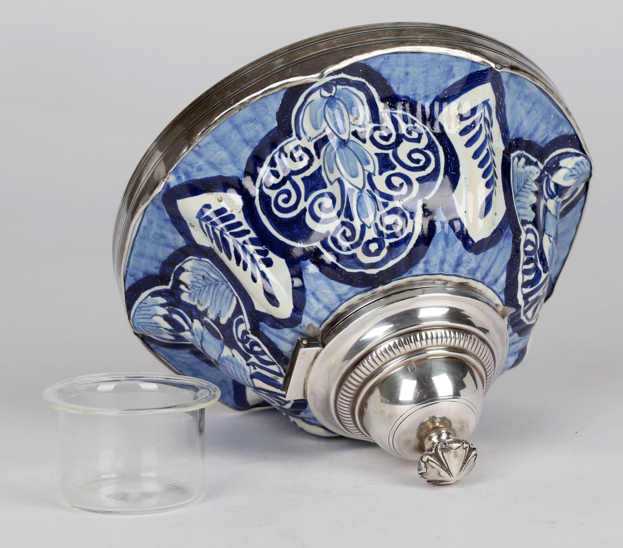 Französisch Silber montiert blau & weiß Keramik Fayence Tintenfass (Ästhetizismus) im Angebot