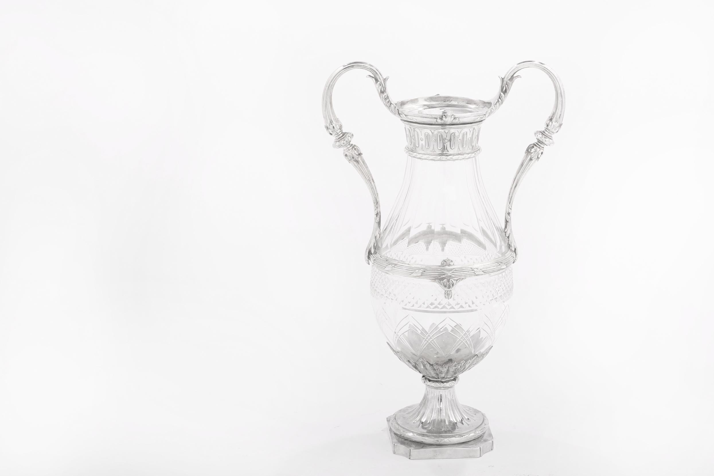 Plaqué argent Vase décoratif français en verre taillé/monté sur argent en vente