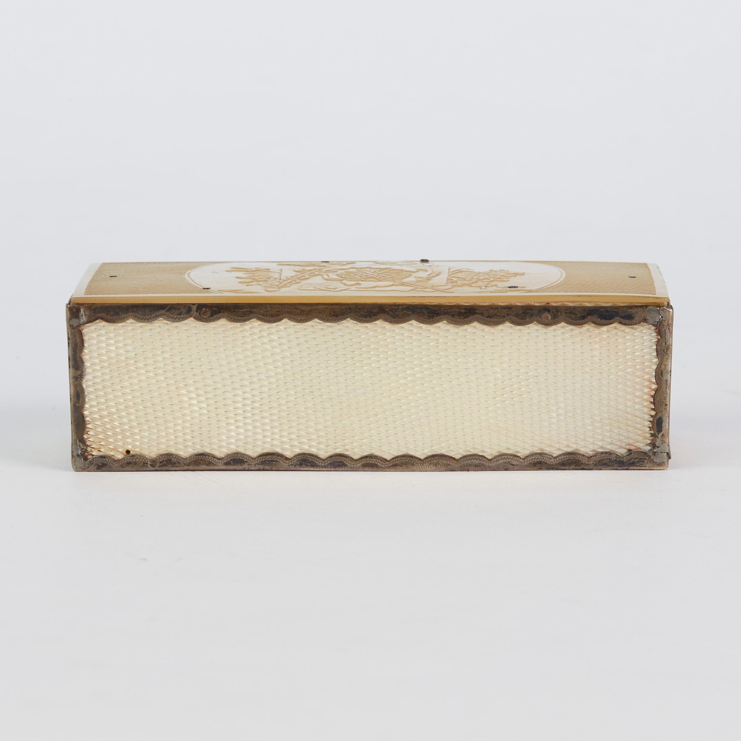 French Silver Mounted Mother of Pearl Engraved Box, circa 1800 For Sale 2