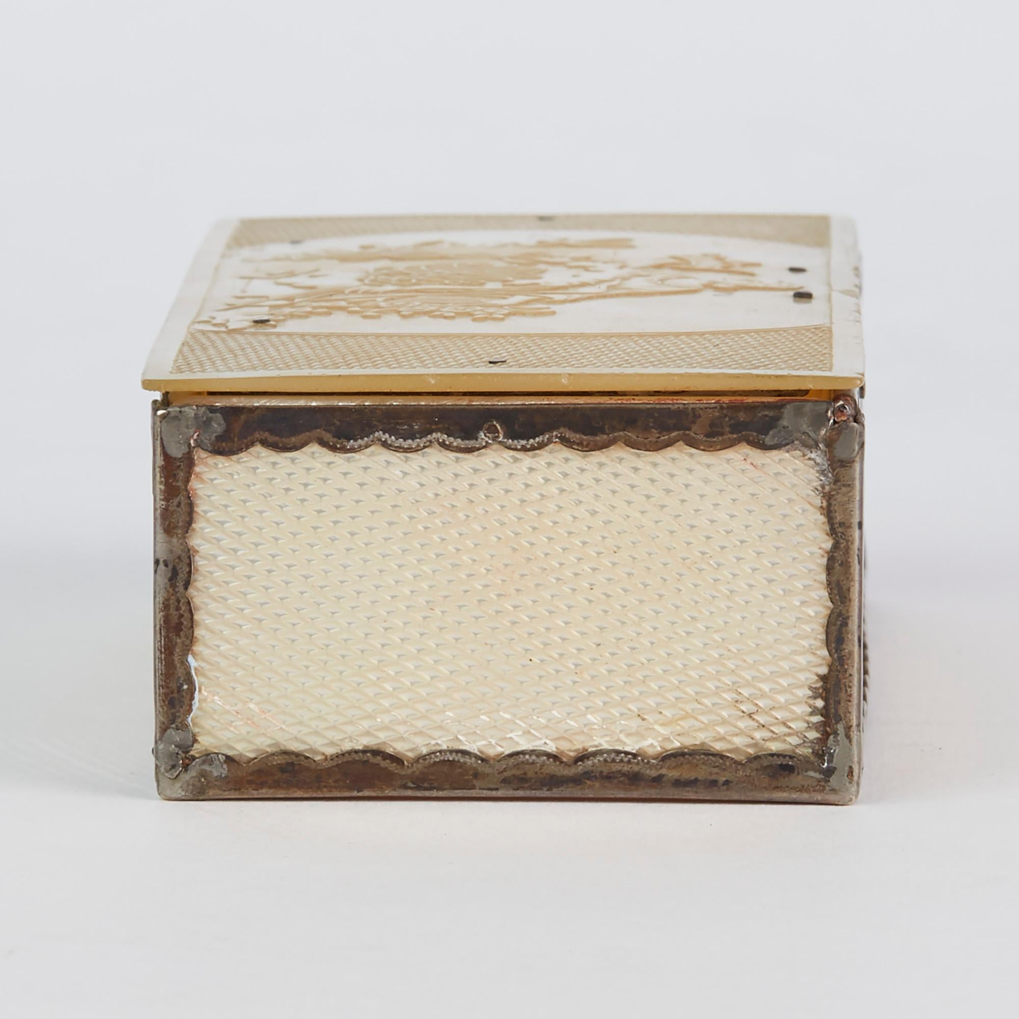French Silver Mounted Mother of Pearl Engraved Box, circa 1800 For Sale 3