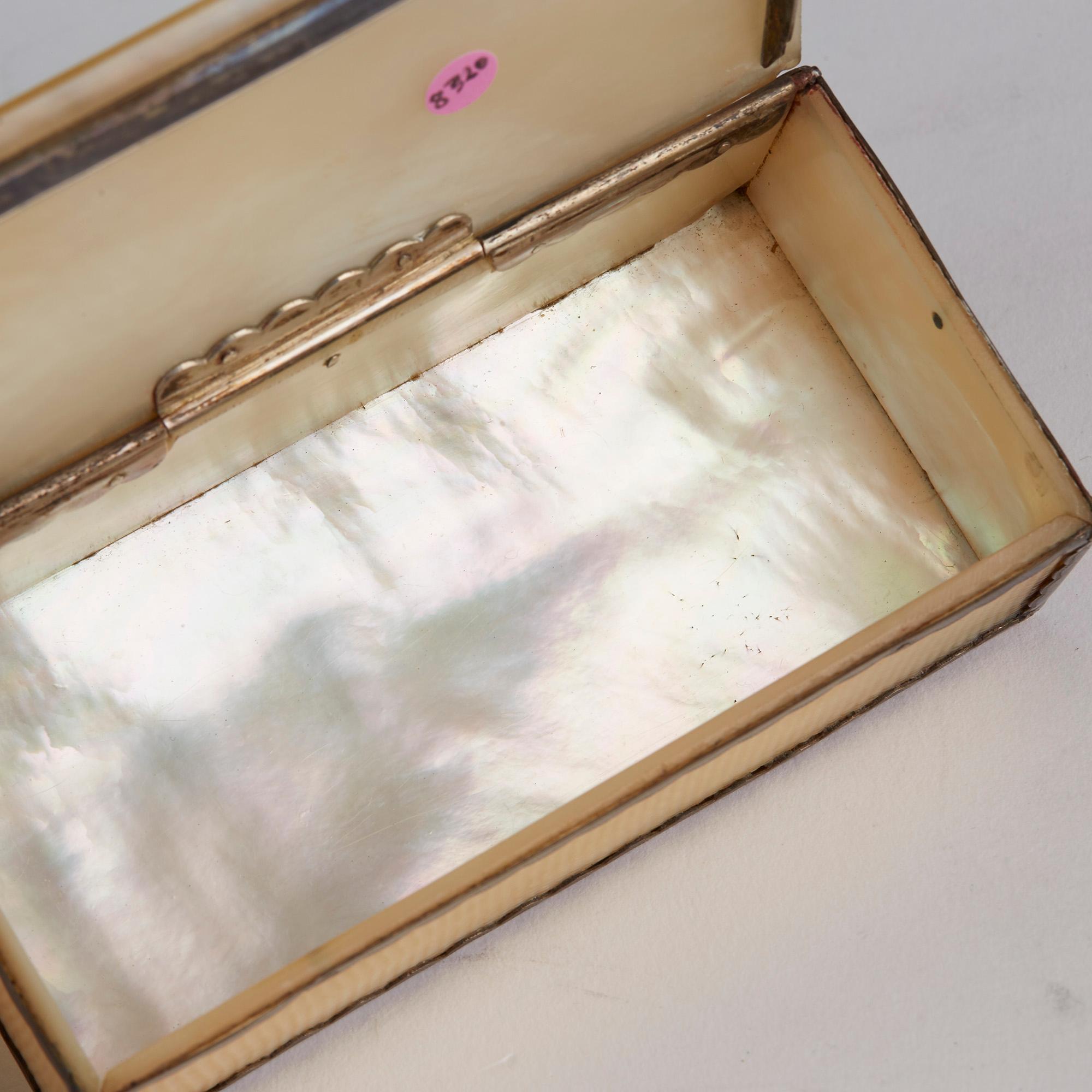 French Silver Mounted Mother of Pearl Engraved Box, circa 1800 For Sale 1
