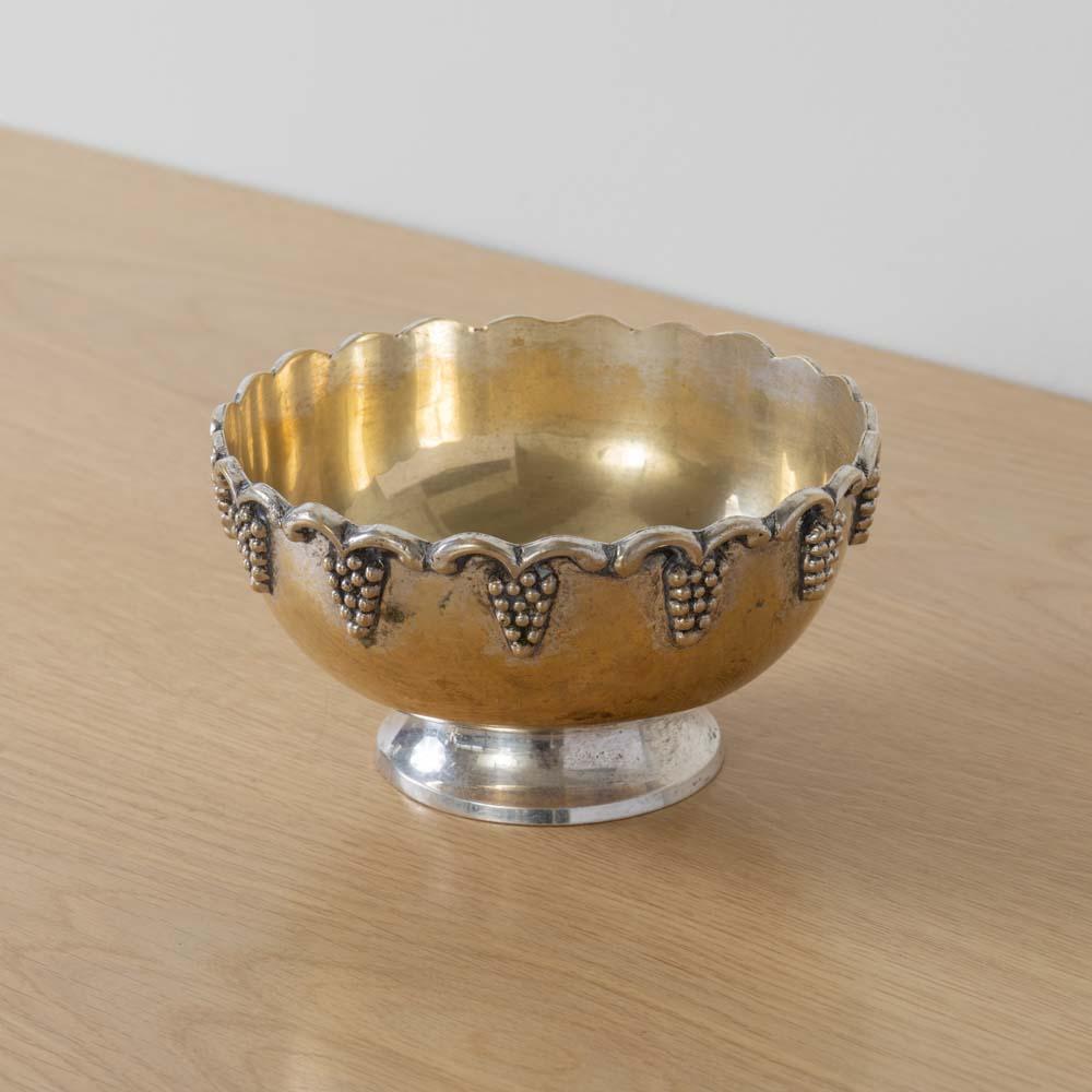 Ciotola con piedistallo in argento francese in vendita 6