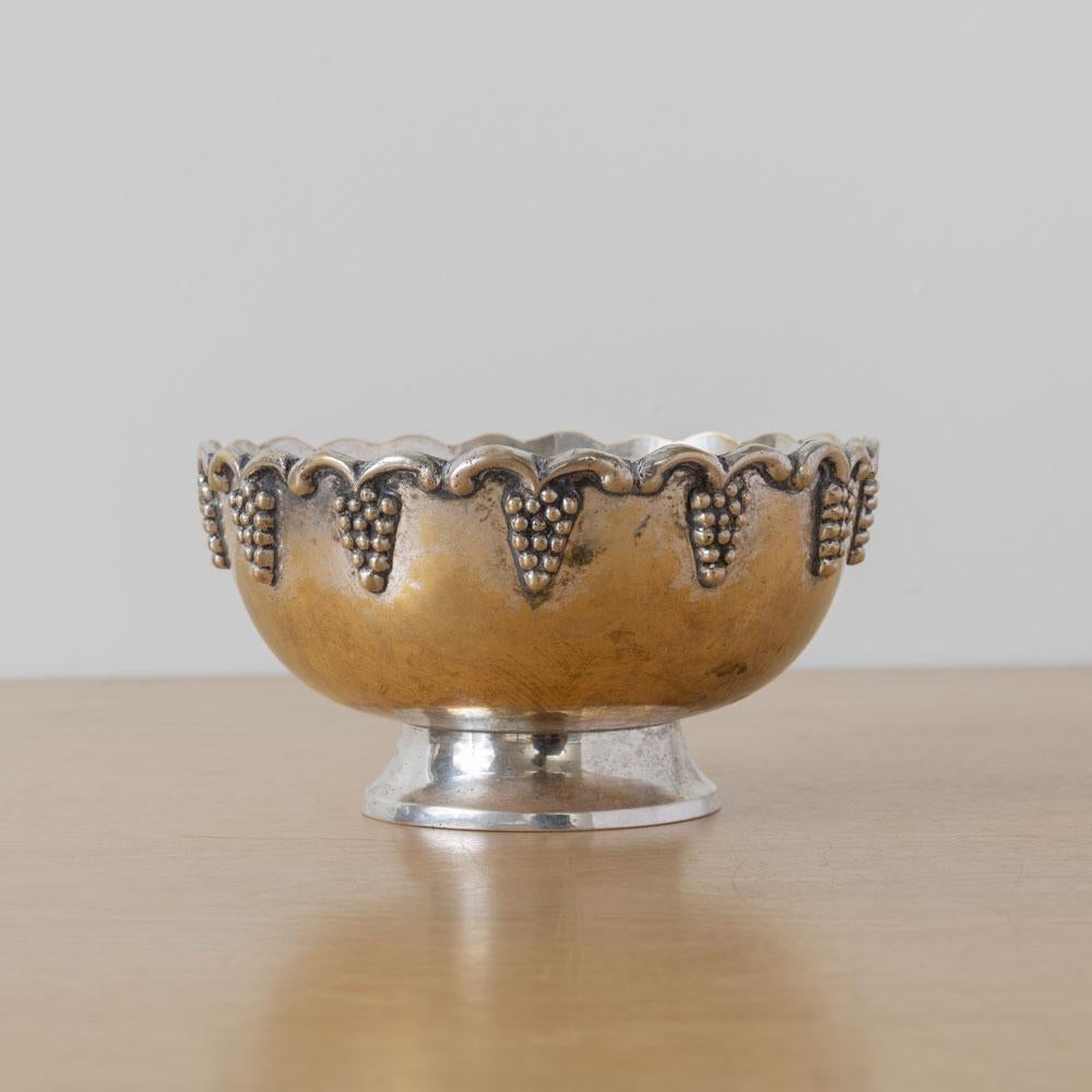 Ciotola con piedistallo in argento francese in vendita 1