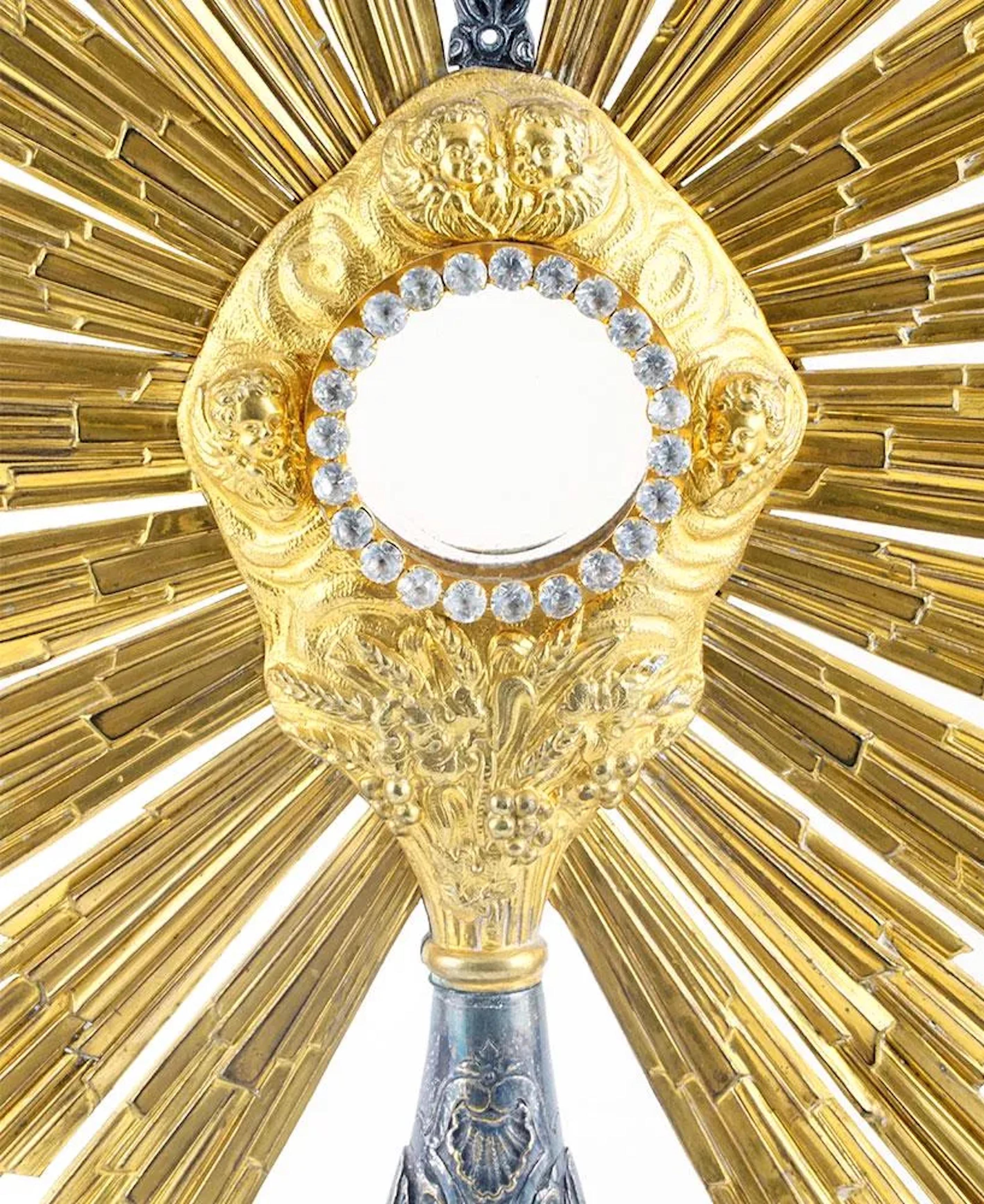 French Silver Plate and Brass Monstrance With Radiant Sunburst Bezel In Good Condition For Sale In Montreal, QC