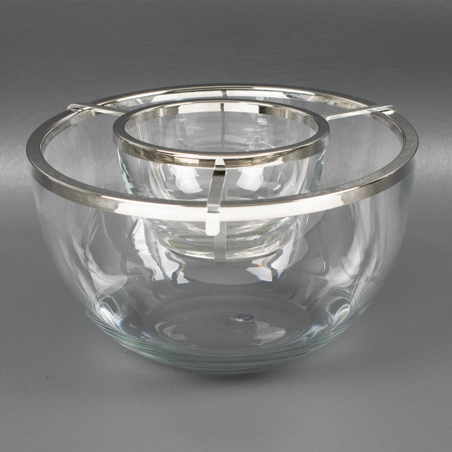 Stylish modernist Mid-Century silver plate and crystal caviar serving bowl, dish, or chiller designed by French silversmith St Hilaire for its Produx line in the 1970s. Minimalist chic design with geometric streamline shape, featuring a large